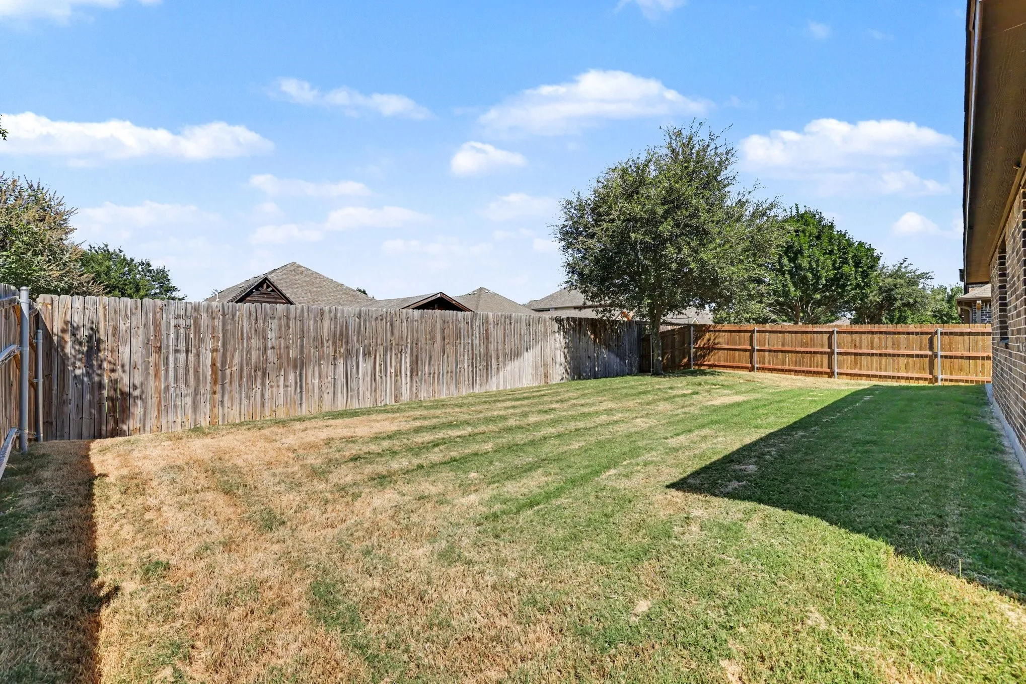 Single Family Residence For Sale in Denton County , 8305 Spitfire Trail, Aubrey, Texas 76227, 3 Bedroom, 2 Bathroom, 2 Garage spaces, 2,041 Sqft, built in 2014, mls#21344749, Real Estate Agent in Aubrey, Homes For Sale in Denton county, Homes For Sale in Aubrey, Realtor in Aubrey Texas, Real Estate Brokerage Independent Realty Texas, Luminita Cordes Realtor