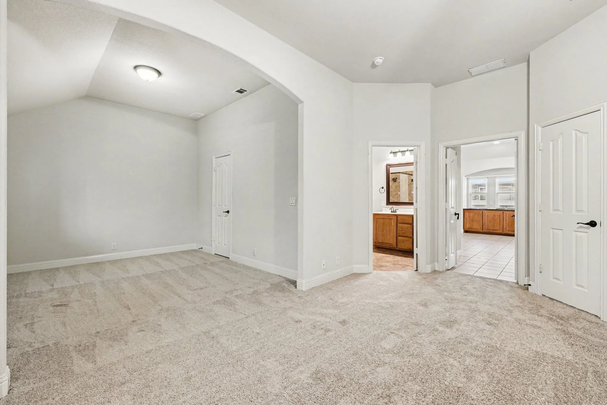 Single Family Residence For Sale in Denton County , 8305 Spitfire Trail, Aubrey, Texas 76227, 3 Bedroom, 2 Bathroom, 2 Garage spaces, 2,041 Sqft, built in 2014, mls#21344749, Real Estate Agent in Aubrey, Homes For Sale in Denton county, Homes For Sale in Aubrey, Realtor in Aubrey Texas, Real Estate Brokerage Independent Realty Texas, Luminita Cordes Realtor
