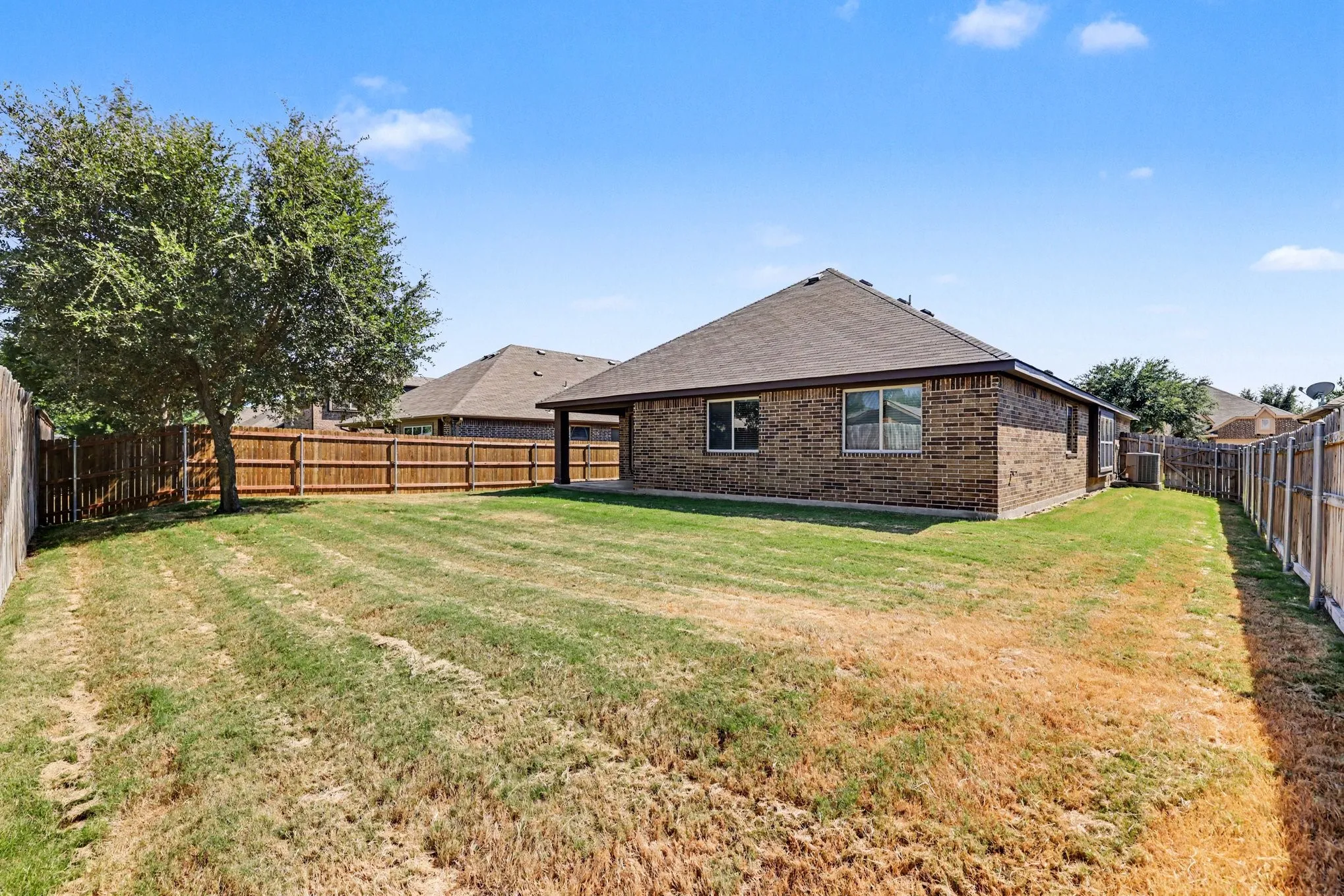 Single Family Residence For Sale in Denton County , 8305 Spitfire Trail, Aubrey, Texas 76227, 3 Bedroom, 2 Bathroom, 2 Garage spaces, 2,041 Sqft, built in 2014, mls#21344749, Real Estate Agent in Aubrey, Homes For Sale in Denton county, Homes For Sale in Aubrey, Realtor in Aubrey Texas, Real Estate Brokerage Independent Realty Texas, Luminita Cordes Realtor