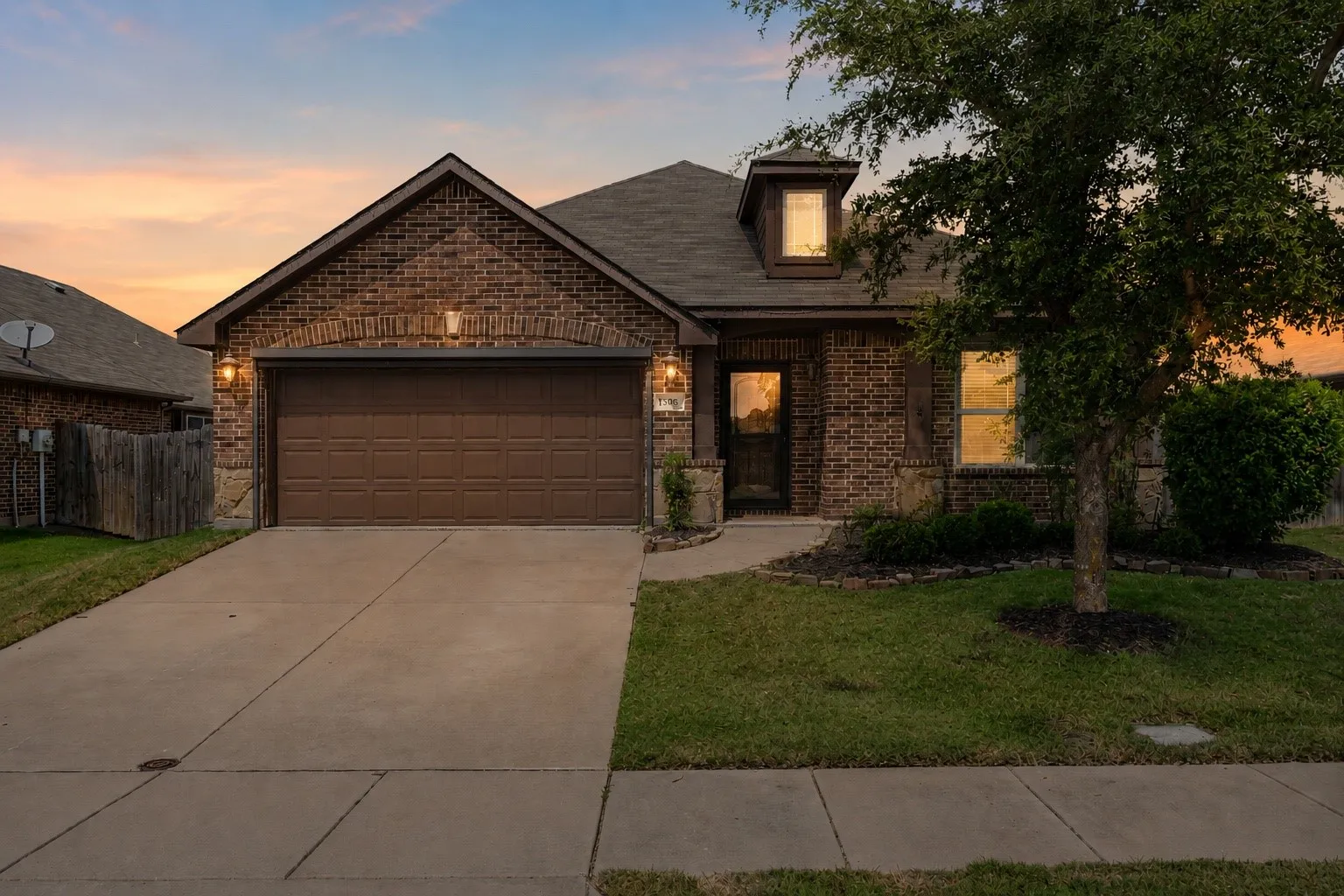 Single Family Residence For Sale in Denton County , 8305 Spitfire Trail, Aubrey, Texas 76227, 3 Bedroom, 2 Bathroom, 2 Garage spaces, 2,041 Sqft, built in 2014, mls#21344749, Real Estate Agent in Aubrey, Homes For Sale in Denton county, Homes For Sale in Aubrey, Realtor in Aubrey Texas, Real Estate Brokerage Independent Realty Texas, Luminita Cordes Realtor