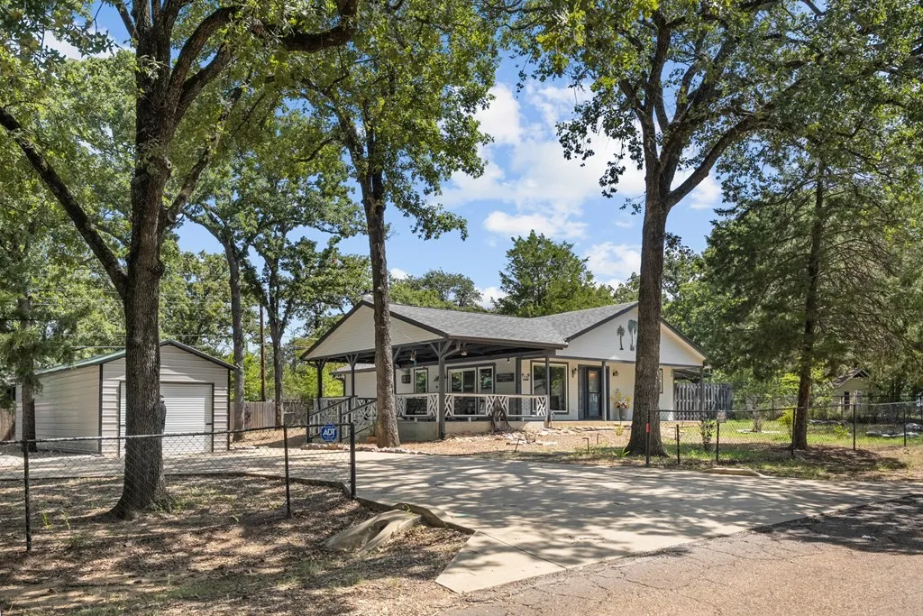 Single Family Residence For Sale in Henderson County , 138 Wildgrove Drive, Gun Barrel City, Texas 75156, 2 Bedroom, 2 Bathroom, 4 Garage spaces, 1,200 Sqft, built in 2003, mls#21340885, Real Estate Agent in Gun Barrel City, Homes For Sale in Henderson county, Homes For Sale in Gun Barrel City, Realtor in Gun Barrel City Texas, Real Estate Brokerage Independent Realty Texas, Luminita Cordes Realtor