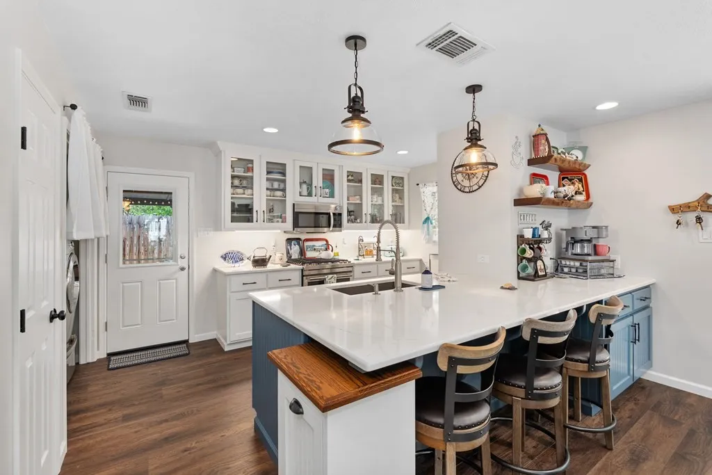 Single Family Residence For Sale in Henderson County , 138 Wildgrove Drive, Gun Barrel City, Texas 75156, 2 Bedroom, 2 Bathroom, 4 Garage spaces, 1,200 Sqft, built in 2003, mls#21340885, Real Estate Agent in Gun Barrel City, Homes For Sale in Henderson county, Homes For Sale in Gun Barrel City, Realtor in Gun Barrel City Texas, Real Estate Brokerage Independent Realty Texas, Luminita Cordes Realtor