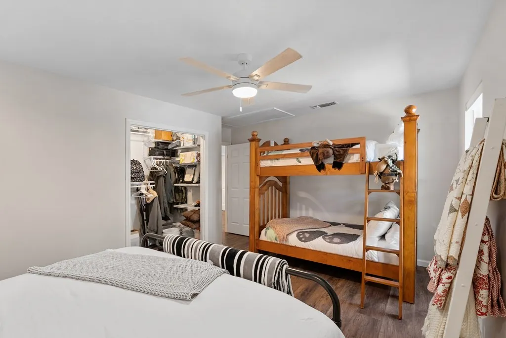 Guest bedroom with king size bed & bunks