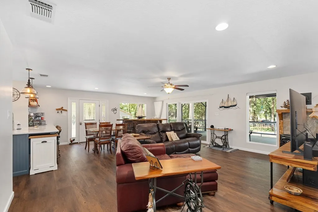 Single Family Residence For Sale in Henderson County , 138 Wildgrove Drive, Gun Barrel City, Texas 75156, 2 Bedroom, 2 Bathroom, 4 Garage spaces, 1,200 Sqft, built in 2003, mls#21340885, Real Estate Agent in Gun Barrel City, Homes For Sale in Henderson county, Homes For Sale in Gun Barrel City, Realtor in Gun Barrel City Texas, Real Estate Brokerage Independent Realty Texas, Luminita Cordes Realtor