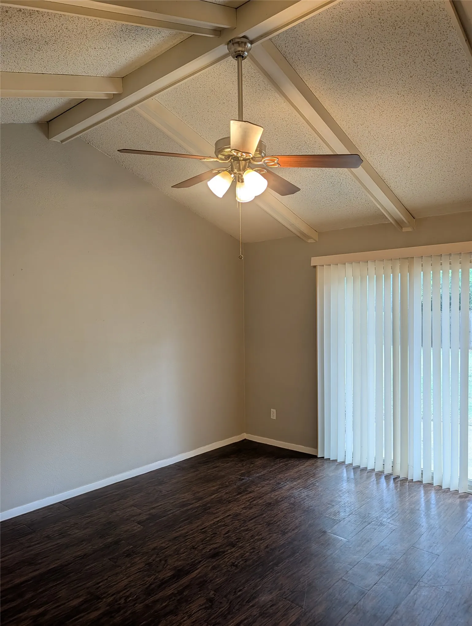 Single Family Residence For Rent in Tarrant County , 633 Christie Court, Everman, Texas 76140, 4 Bedroom, 2 Bathroom, 2 Garage spaces, 1,152 Sqft, built in 1968, mls#21345022, Real Estate Agent in Everman, Homes For Rent in Tarrant county, Homes For Rent in Everman, Realtor in Everman Texas, Real Estate Brokerage Independent Realty Texas, Luminita Cordes Realtor