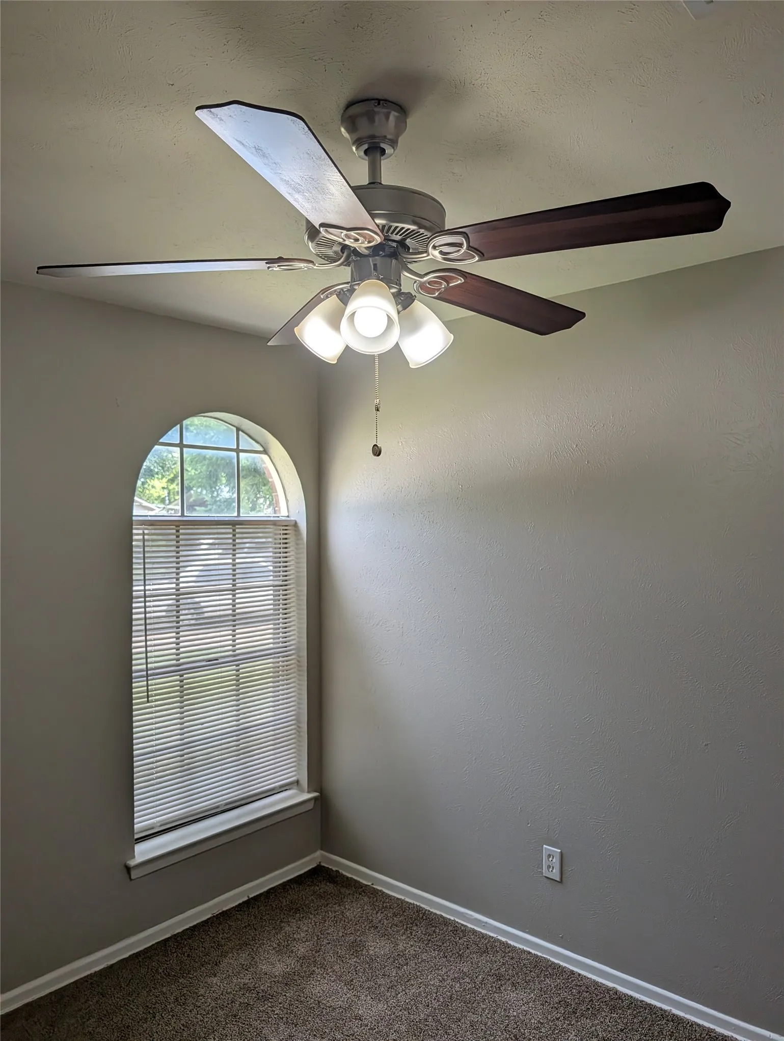 Single Family Residence For Rent in Tarrant County , 633 Christie Court, Everman, Texas 76140, 4 Bedroom, 2 Bathroom, 2 Garage spaces, 1,152 Sqft, built in 1968, mls#21345022, Real Estate Agent in Everman, Homes For Rent in Tarrant county, Homes For Rent in Everman, Realtor in Everman Texas, Real Estate Brokerage Independent Realty Texas, Luminita Cordes Realtor