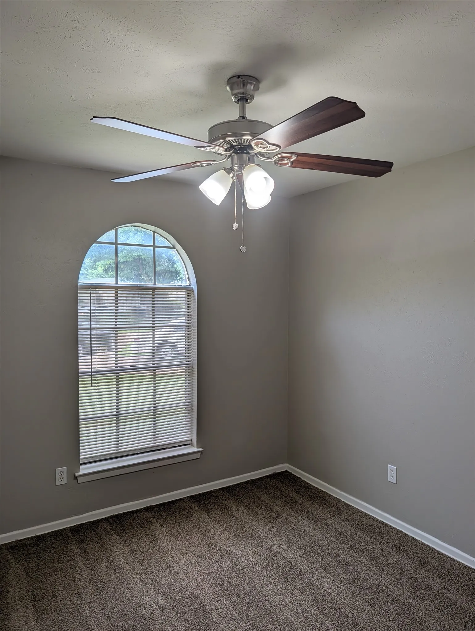 Single Family Residence For Rent in Tarrant County , 633 Christie Court, Everman, Texas 76140, 4 Bedroom, 2 Bathroom, 2 Garage spaces, 1,152 Sqft, built in 1968, mls#21345022, Real Estate Agent in Everman, Homes For Rent in Tarrant county, Homes For Rent in Everman, Realtor in Everman Texas, Real Estate Brokerage Independent Realty Texas, Luminita Cordes Realtor