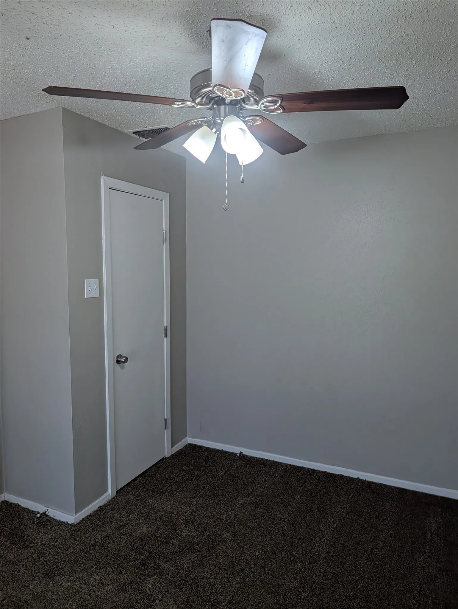 Single Family Residence For Rent in Tarrant County , 633 Christie Court, Everman, Texas 76140, 4 Bedroom, 2 Bathroom, 2 Garage spaces, 1,152 Sqft, built in 1968, mls#21345022, Real Estate Agent in Everman, Homes For Rent in Tarrant county, Homes For Rent in Everman, Realtor in Everman Texas, Real Estate Brokerage Independent Realty Texas, Luminita Cordes Realtor