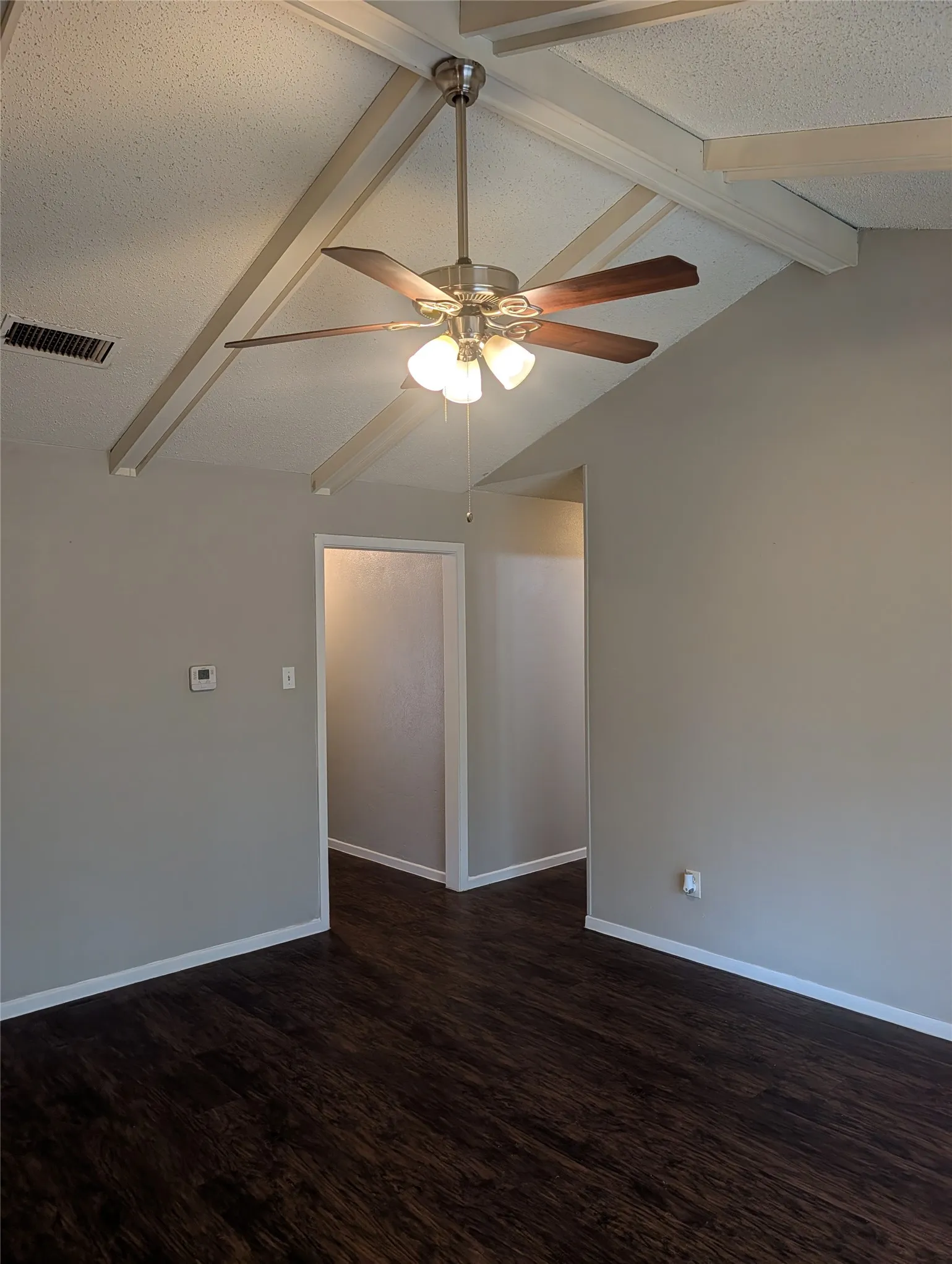Single Family Residence For Rent in Tarrant County , 633 Christie Court, Everman, Texas 76140, 4 Bedroom, 2 Bathroom, 2 Garage spaces, 1,152 Sqft, built in 1968, mls#21345022, Real Estate Agent in Everman, Homes For Rent in Tarrant county, Homes For Rent in Everman, Realtor in Everman Texas, Real Estate Brokerage Independent Realty Texas, Luminita Cordes Realtor