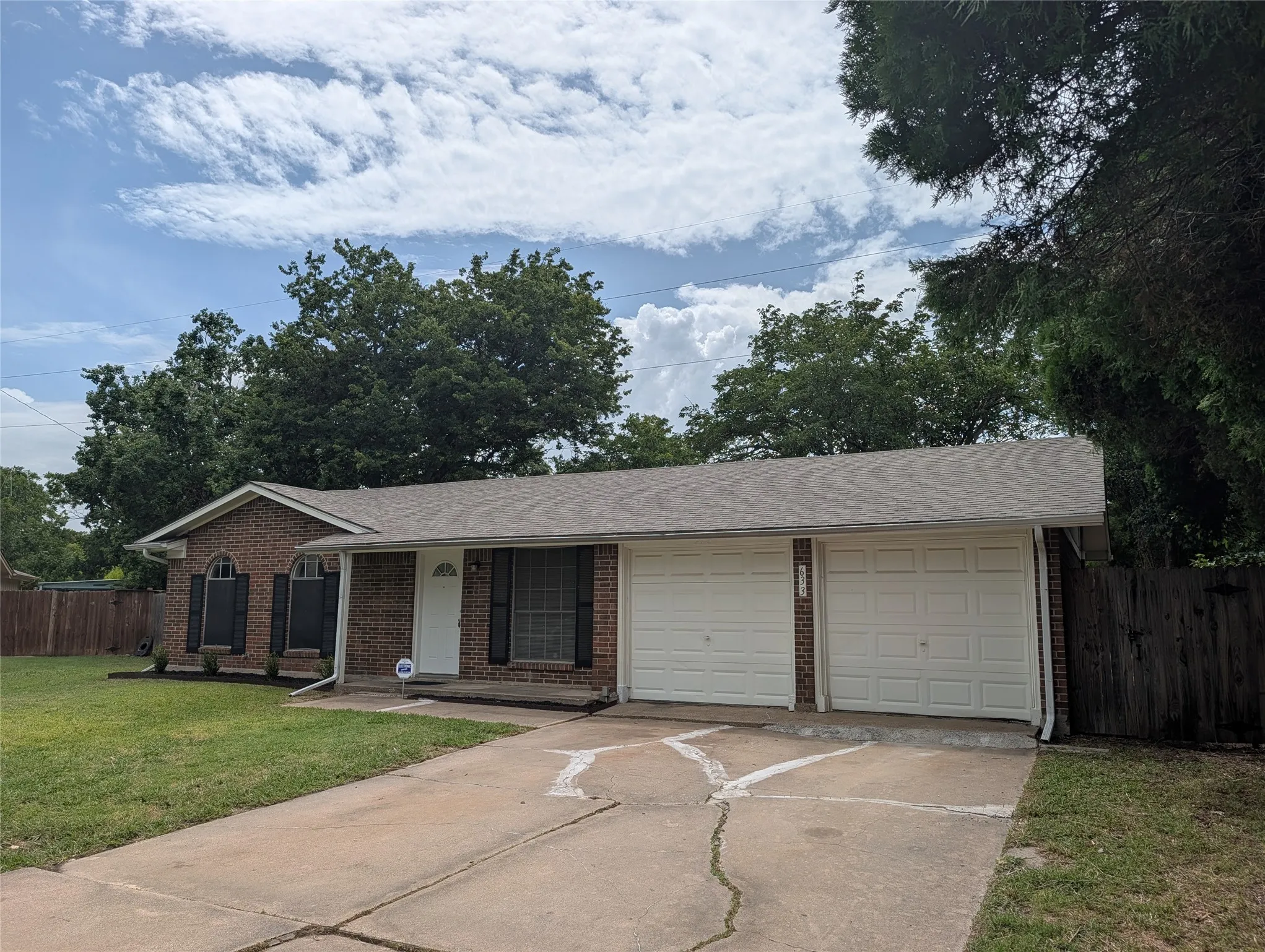Single Family Residence For Rent in Tarrant County , 633 Christie Court, Everman, Texas 76140, 4 Bedroom, 2 Bathroom, 2 Garage spaces, 1,152 Sqft, built in 1968, mls#21345022, Real Estate Agent in Everman, Homes For Rent in Tarrant county, Homes For Rent in Everman, Realtor in Everman Texas, Real Estate Brokerage Independent Realty Texas, Luminita Cordes Realtor