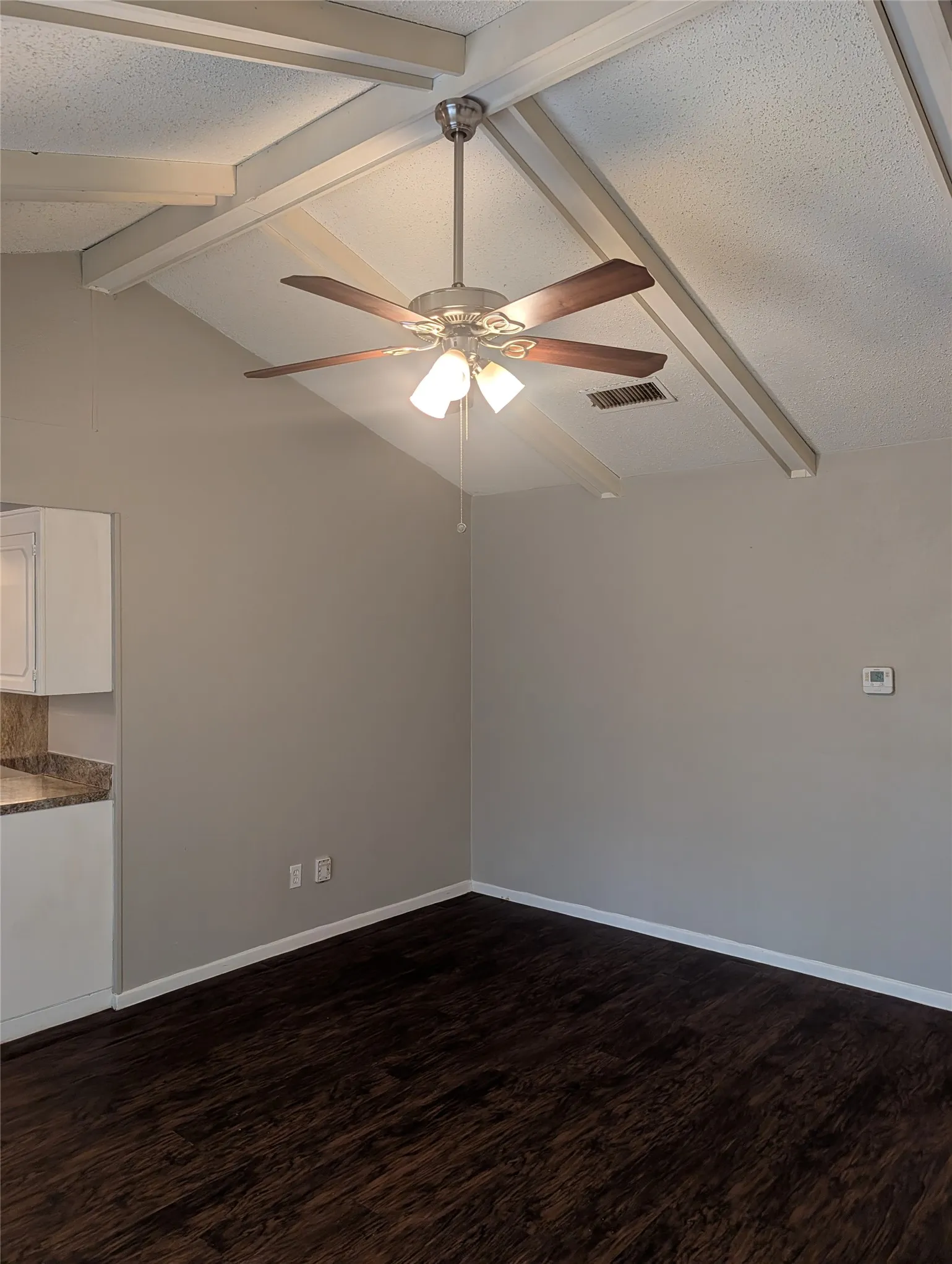 Single Family Residence For Rent in Tarrant County , 633 Christie Court, Everman, Texas 76140, 4 Bedroom, 2 Bathroom, 2 Garage spaces, 1,152 Sqft, built in 1968, mls#21345022, Real Estate Agent in Everman, Homes For Rent in Tarrant county, Homes For Rent in Everman, Realtor in Everman Texas, Real Estate Brokerage Independent Realty Texas, Luminita Cordes Realtor