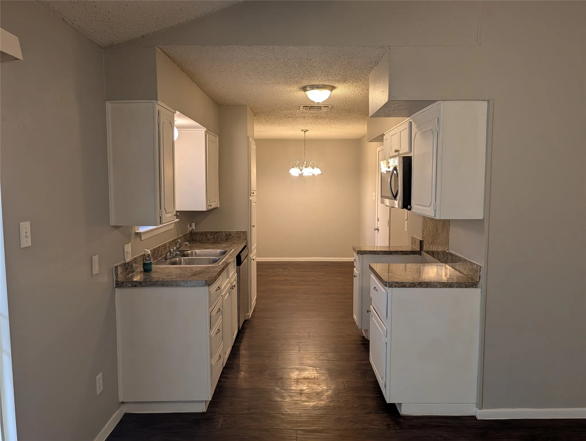 Single Family Residence For Rent in Tarrant County , 633 Christie Court, Everman, Texas 76140, 4 Bedroom, 2 Bathroom, 2 Garage spaces, 1,152 Sqft, built in 1968, mls#21345022, Real Estate Agent in Everman, Homes For Rent in Tarrant county, Homes For Rent in Everman, Realtor in Everman Texas, Real Estate Brokerage Independent Realty Texas, Luminita Cordes Realtor