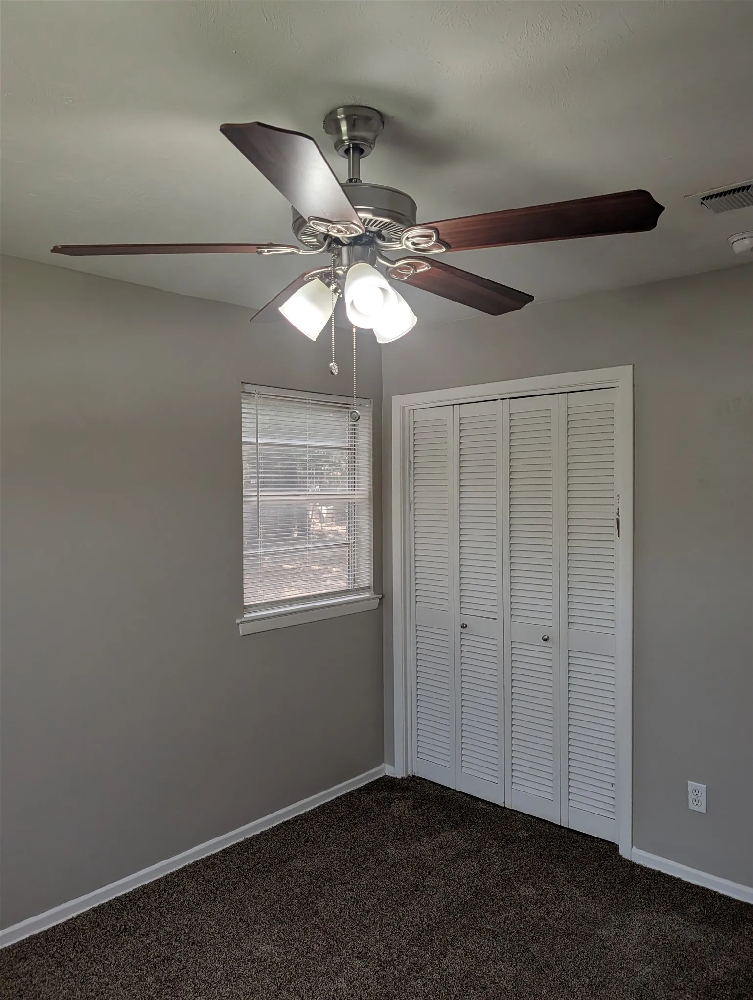 Single Family Residence For Rent in Tarrant County , 633 Christie Court, Everman, Texas 76140, 4 Bedroom, 2 Bathroom, 2 Garage spaces, 1,152 Sqft, built in 1968, mls#21345022, Real Estate Agent in Everman, Homes For Rent in Tarrant county, Homes For Rent in Everman, Realtor in Everman Texas, Real Estate Brokerage Independent Realty Texas, Luminita Cordes Realtor