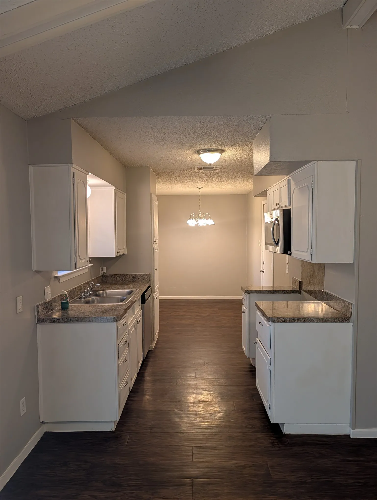 Single Family Residence For Rent in Tarrant County , 633 Christie Court, Everman, Texas 76140, 4 Bedroom, 2 Bathroom, 2 Garage spaces, 1,152 Sqft, built in 1968, mls#21345022, Real Estate Agent in Everman, Homes For Rent in Tarrant county, Homes For Rent in Everman, Realtor in Everman Texas, Real Estate Brokerage Independent Realty Texas, Luminita Cordes Realtor