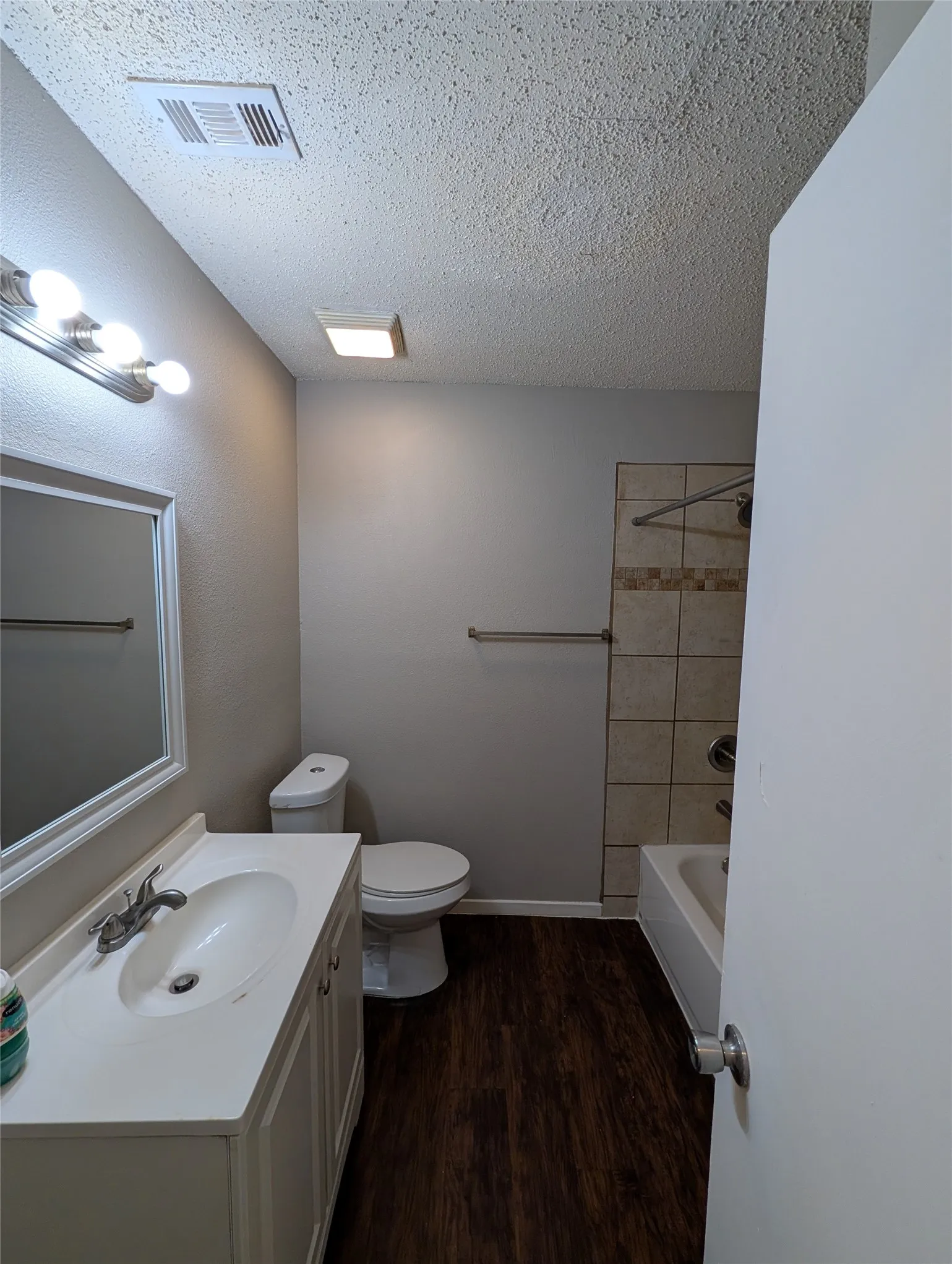 Single Family Residence For Rent in Tarrant County , 633 Christie Court, Everman, Texas 76140, 4 Bedroom, 2 Bathroom, 2 Garage spaces, 1,152 Sqft, built in 1968, mls#21345022, Real Estate Agent in Everman, Homes For Rent in Tarrant county, Homes For Rent in Everman, Realtor in Everman Texas, Real Estate Brokerage Independent Realty Texas, Luminita Cordes Realtor