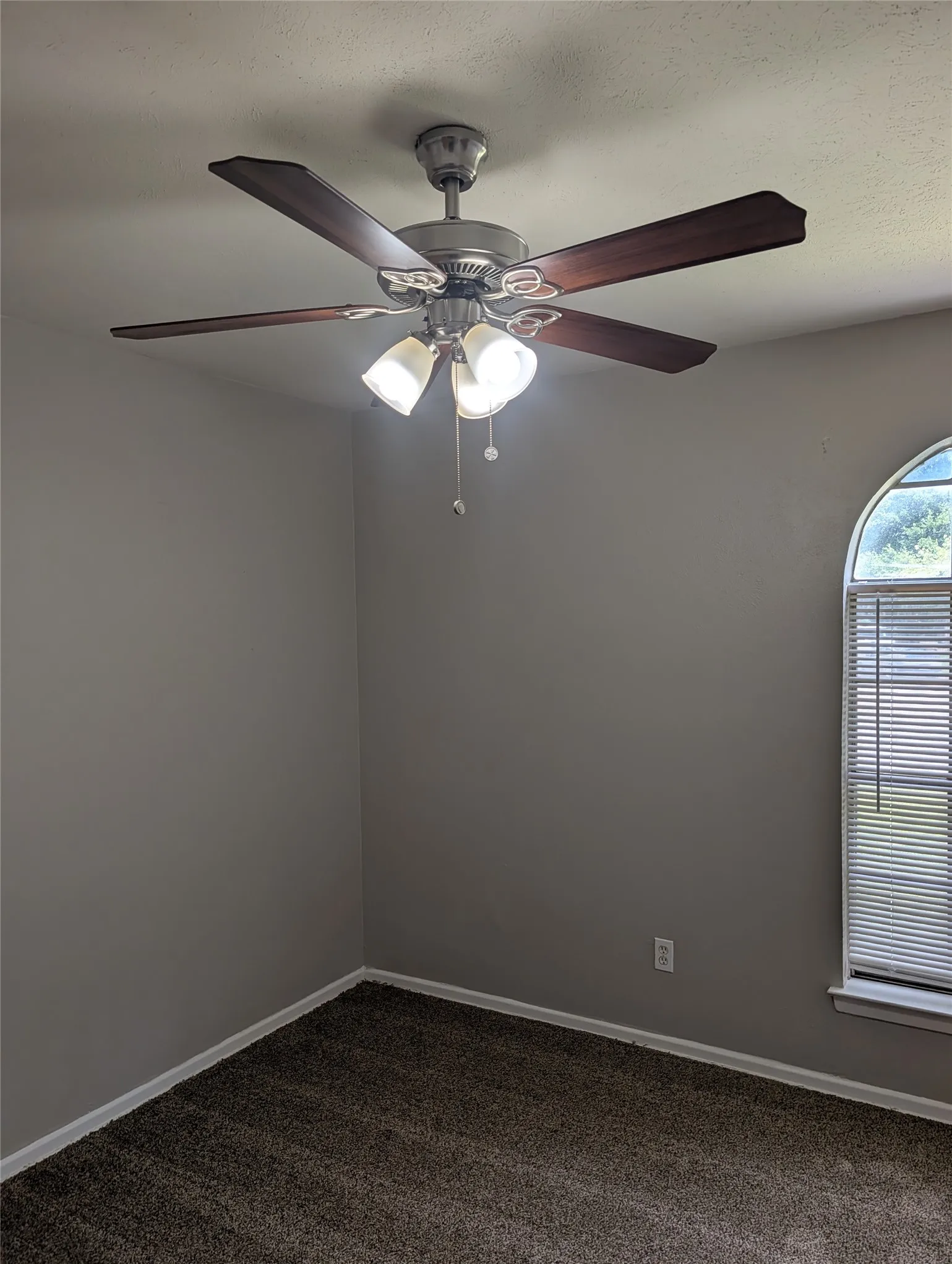 Single Family Residence For Rent in Tarrant County , 633 Christie Court, Everman, Texas 76140, 4 Bedroom, 2 Bathroom, 2 Garage spaces, 1,152 Sqft, built in 1968, mls#21345022, Real Estate Agent in Everman, Homes For Rent in Tarrant county, Homes For Rent in Everman, Realtor in Everman Texas, Real Estate Brokerage Independent Realty Texas, Luminita Cordes Realtor