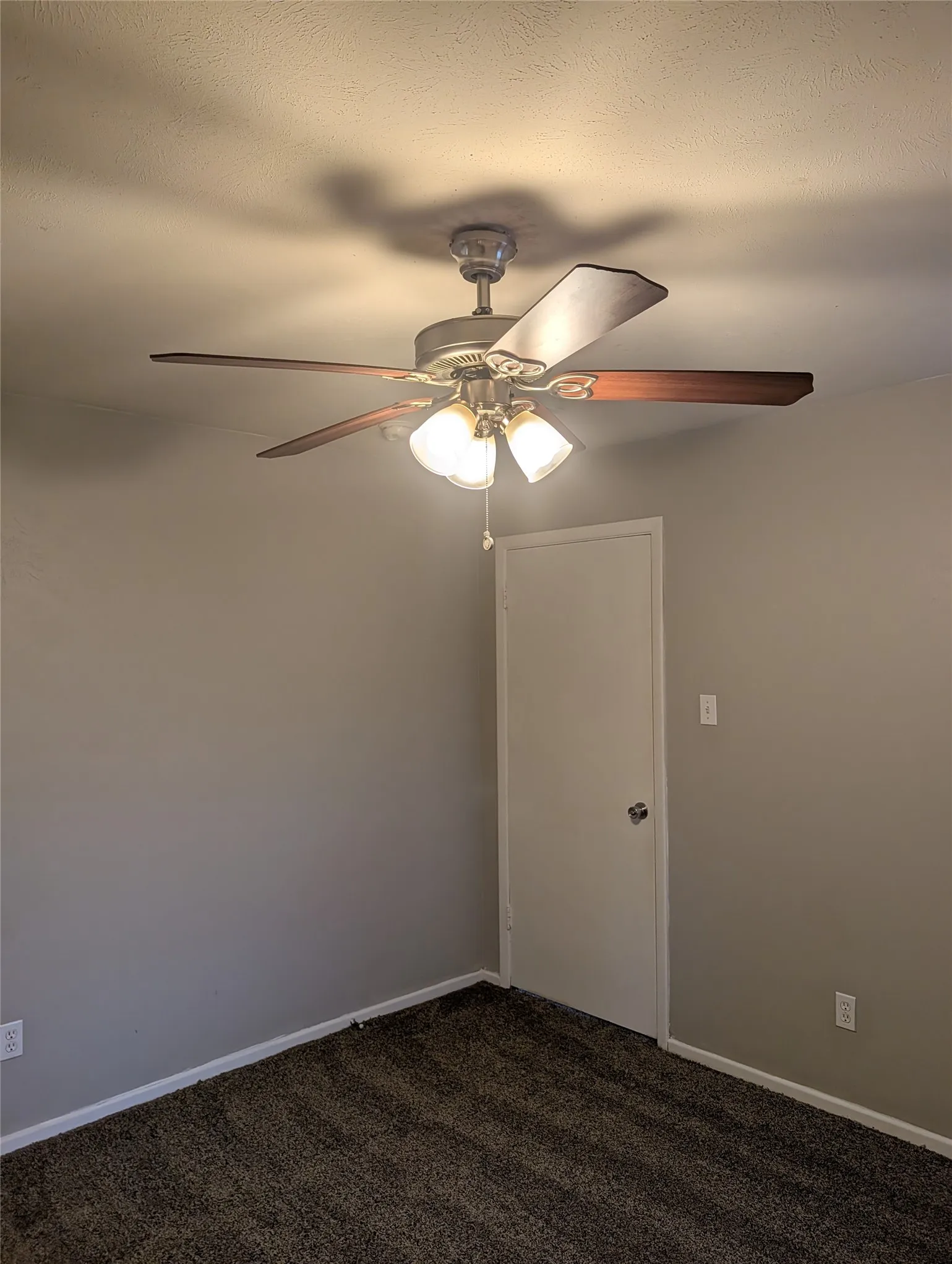 Single Family Residence For Rent in Tarrant County , 633 Christie Court, Everman, Texas 76140, 4 Bedroom, 2 Bathroom, 2 Garage spaces, 1,152 Sqft, built in 1968, mls#21345022, Real Estate Agent in Everman, Homes For Rent in Tarrant county, Homes For Rent in Everman, Realtor in Everman Texas, Real Estate Brokerage Independent Realty Texas, Luminita Cordes Realtor