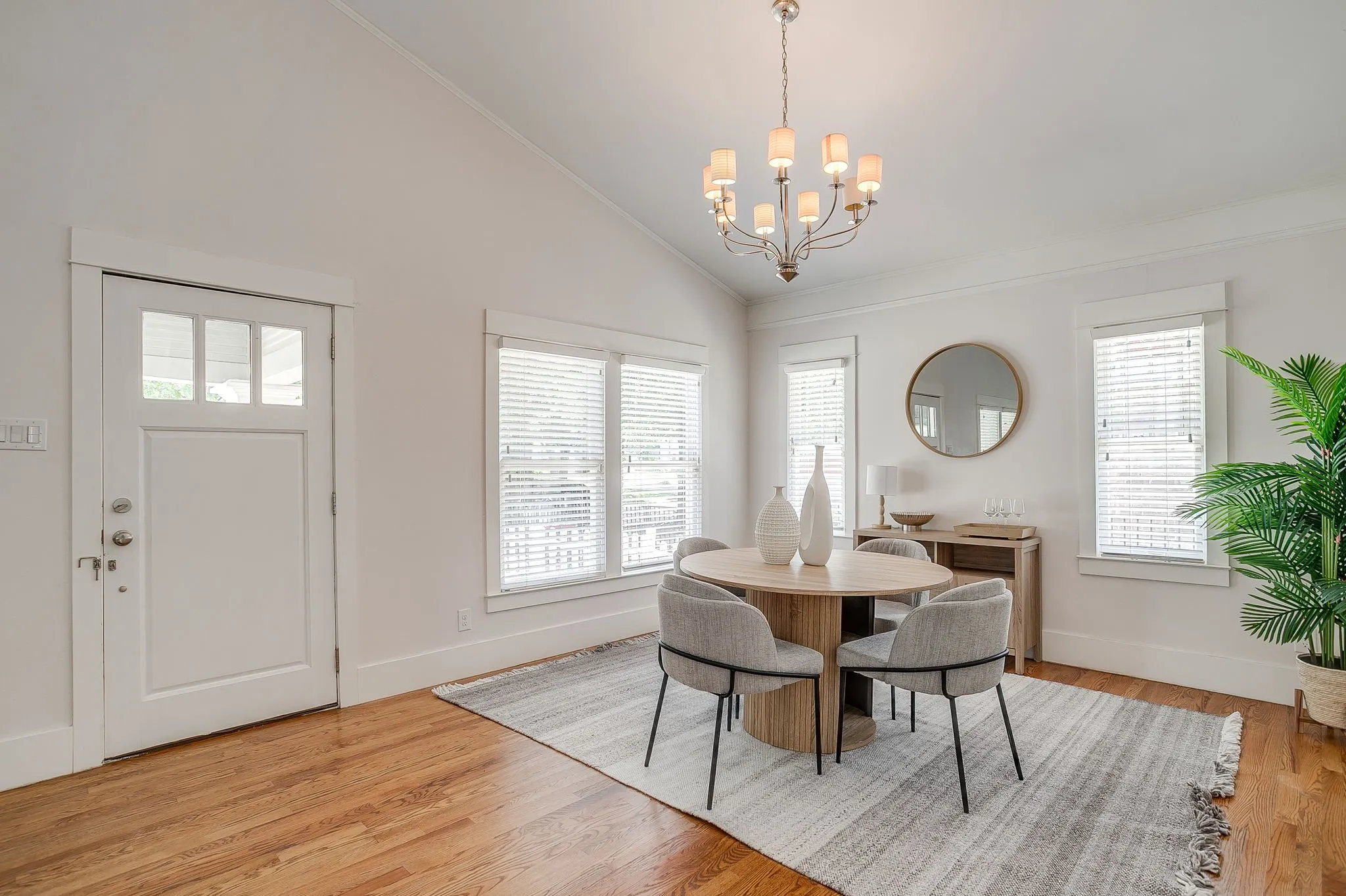 Single Family Residence For Sale in Tarrant County , 2700 College Avenue, Fort Worth, Texas 76110, 3 Bedroom, 2 Bathroom, 1 Garage spaces, 1,697 Sqft, built in 1924, mls#21342792, Real Estate Agent in Fort Worth, Homes For Sale in Tarrant county, Homes For Sale in Fort Worth, Realtor in Fort Worth Texas, Real Estate Brokerage Independent Realty Texas, Luminita Cordes Realtor