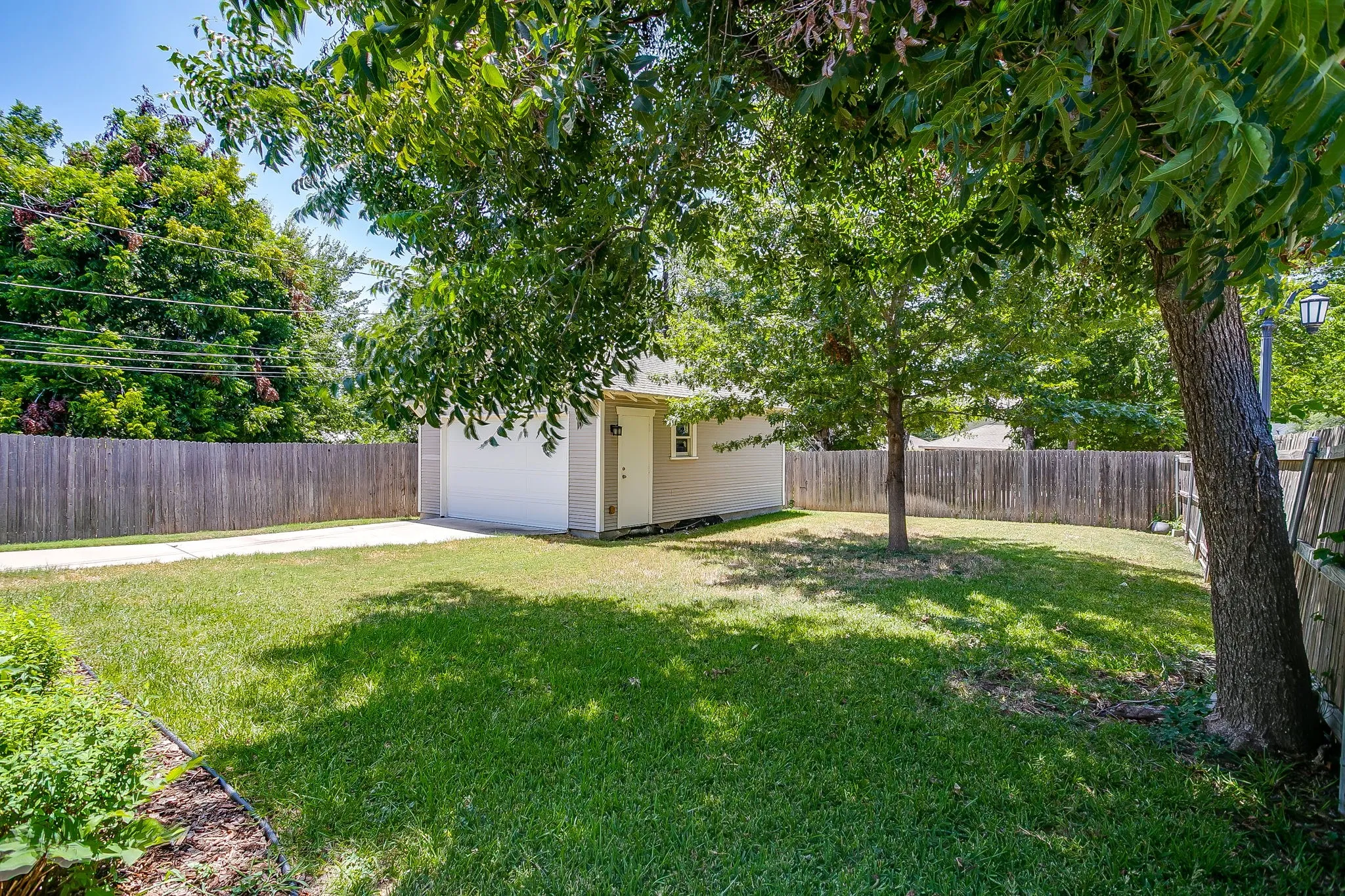 Single Family Residence For Sale in Tarrant County , 2700 College Avenue, Fort Worth, Texas 76110, 3 Bedroom, 2 Bathroom, 1 Garage spaces, 1,697 Sqft, built in 1924, mls#21342792, Real Estate Agent in Fort Worth, Homes For Sale in Tarrant county, Homes For Sale in Fort Worth, Realtor in Fort Worth Texas, Real Estate Brokerage Independent Realty Texas, Luminita Cordes Realtor