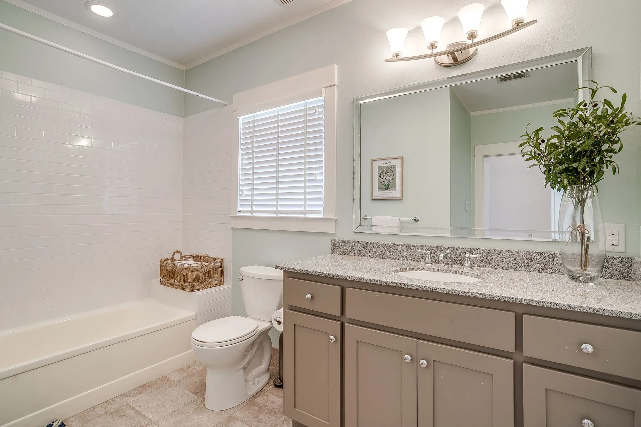 Single Family Residence For Sale in Tarrant County , 2700 College Avenue, Fort Worth, Texas 76110, 3 Bedroom, 2 Bathroom, 1 Garage spaces, 1,697 Sqft, built in 1924, mls#21342792, Real Estate Agent in Fort Worth, Homes For Sale in Tarrant county, Homes For Sale in Fort Worth, Realtor in Fort Worth Texas, Real Estate Brokerage Independent Realty Texas, Luminita Cordes Realtor