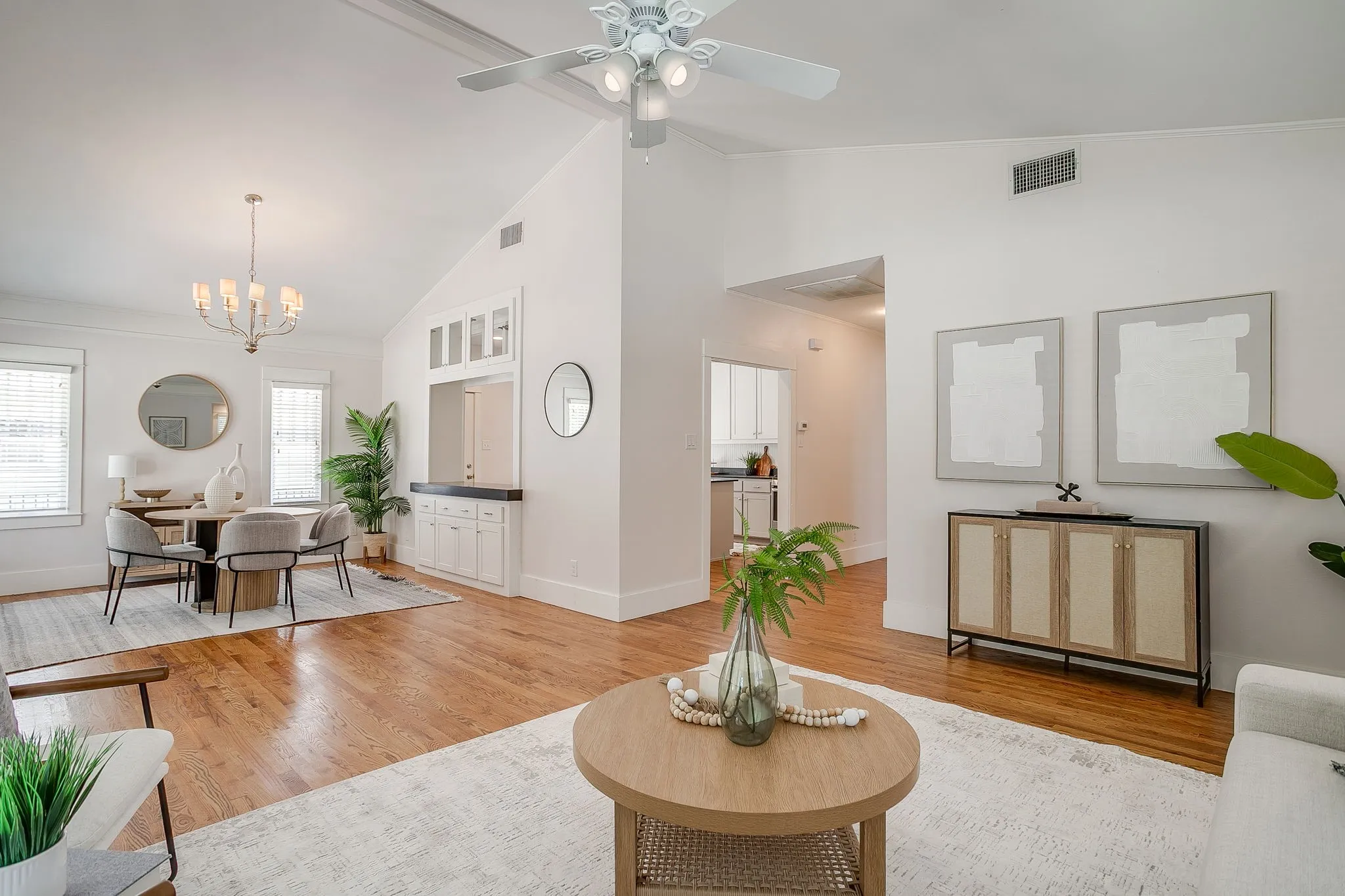 Single Family Residence For Sale in Tarrant County , 2700 College Avenue, Fort Worth, Texas 76110, 3 Bedroom, 2 Bathroom, 1 Garage spaces, 1,697 Sqft, built in 1924, mls#21342792, Real Estate Agent in Fort Worth, Homes For Sale in Tarrant county, Homes For Sale in Fort Worth, Realtor in Fort Worth Texas, Real Estate Brokerage Independent Realty Texas, Luminita Cordes Realtor