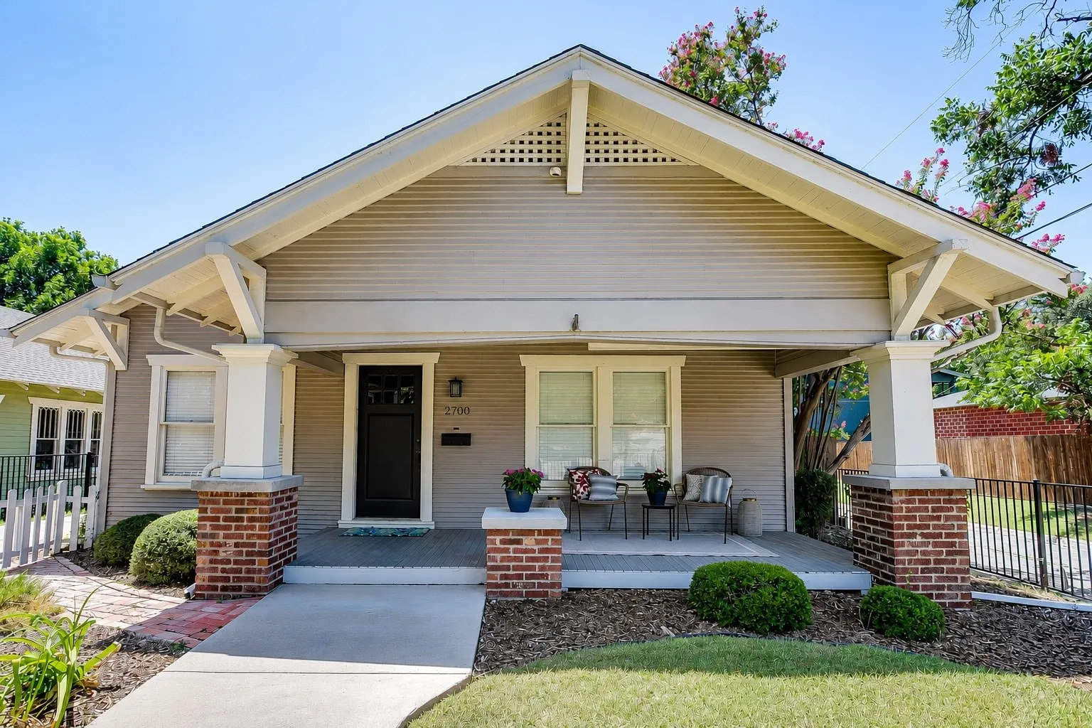 Single Family Residence For Sale in Tarrant County , 2700 College Avenue, Fort Worth, Texas 76110, 3 Bedroom, 2 Bathroom, 1 Garage spaces, 1,697 Sqft, built in 1924, mls#21342792, Real Estate Agent in Fort Worth, Homes For Sale in Tarrant county, Homes For Sale in Fort Worth, Realtor in Fort Worth Texas, Real Estate Brokerage Independent Realty Texas, Luminita Cordes Realtor