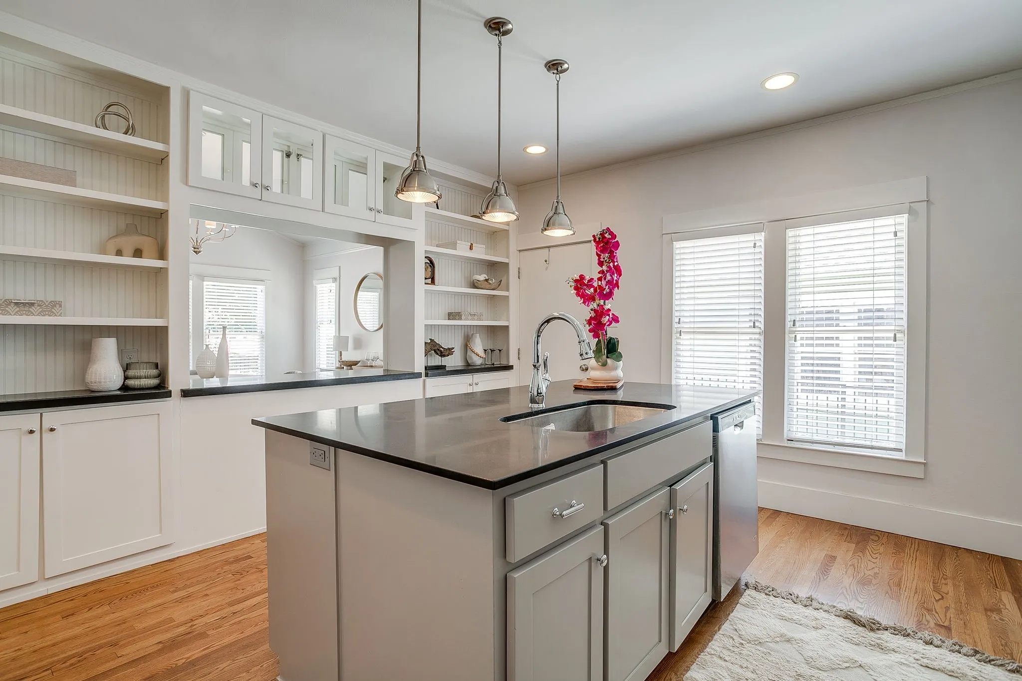 Single Family Residence For Sale in Tarrant County , 2700 College Avenue, Fort Worth, Texas 76110, 3 Bedroom, 2 Bathroom, 1 Garage spaces, 1,697 Sqft, built in 1924, mls#21342792, Real Estate Agent in Fort Worth, Homes For Sale in Tarrant county, Homes For Sale in Fort Worth, Realtor in Fort Worth Texas, Real Estate Brokerage Independent Realty Texas, Luminita Cordes Realtor