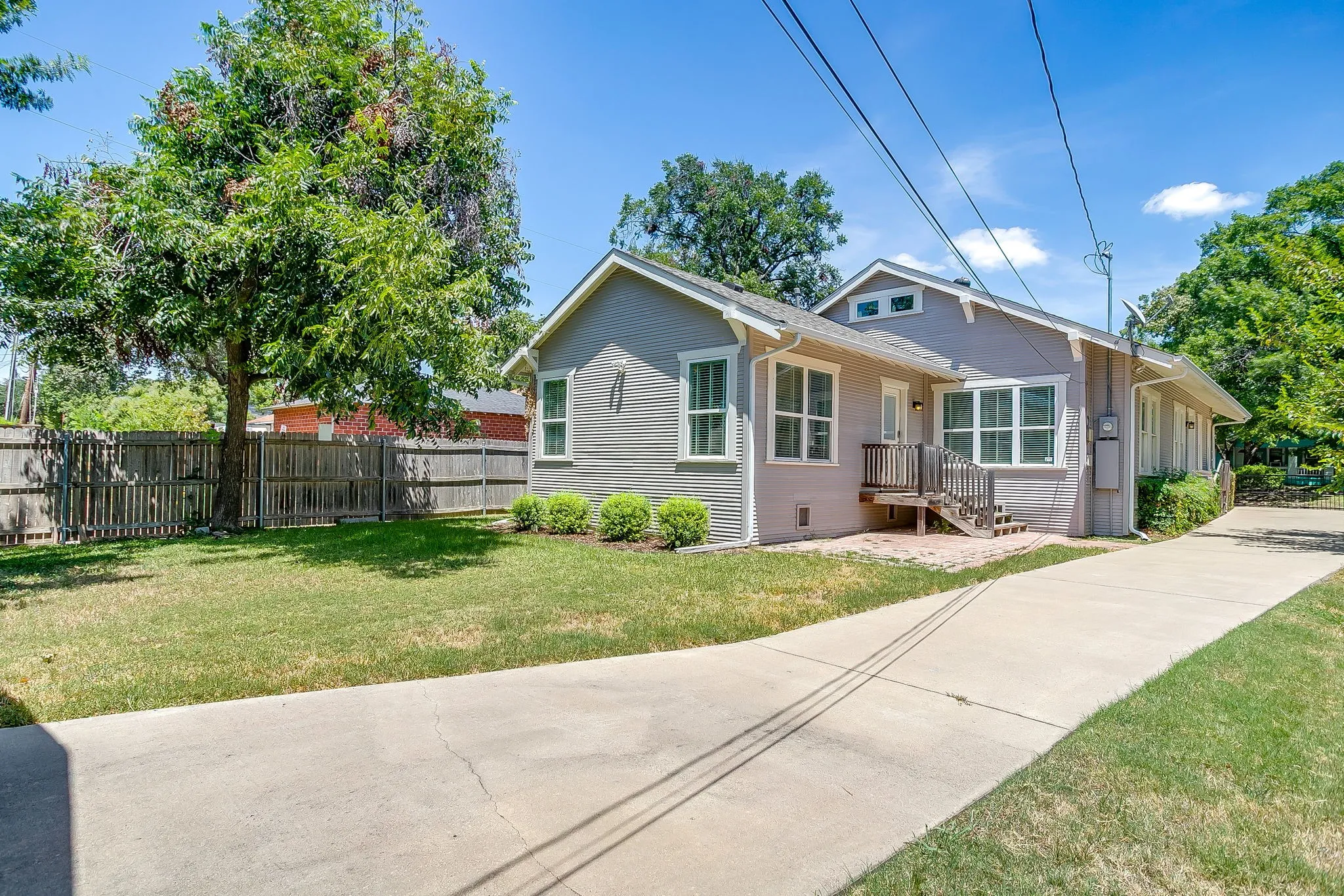 Single Family Residence For Sale in Tarrant County , 2700 College Avenue, Fort Worth, Texas 76110, 3 Bedroom, 2 Bathroom, 1 Garage spaces, 1,697 Sqft, built in 1924, mls#21342792, Real Estate Agent in Fort Worth, Homes For Sale in Tarrant county, Homes For Sale in Fort Worth, Realtor in Fort Worth Texas, Real Estate Brokerage Independent Realty Texas, Luminita Cordes Realtor