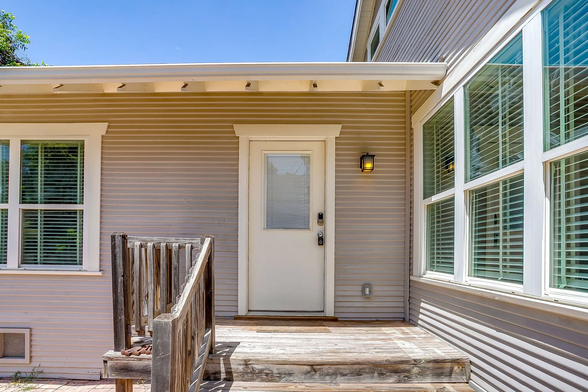 Single Family Residence For Sale in Tarrant County , 2700 College Avenue, Fort Worth, Texas 76110, 3 Bedroom, 2 Bathroom, 1 Garage spaces, 1,697 Sqft, built in 1924, mls#21342792, Real Estate Agent in Fort Worth, Homes For Sale in Tarrant county, Homes For Sale in Fort Worth, Realtor in Fort Worth Texas, Real Estate Brokerage Independent Realty Texas, Luminita Cordes Realtor