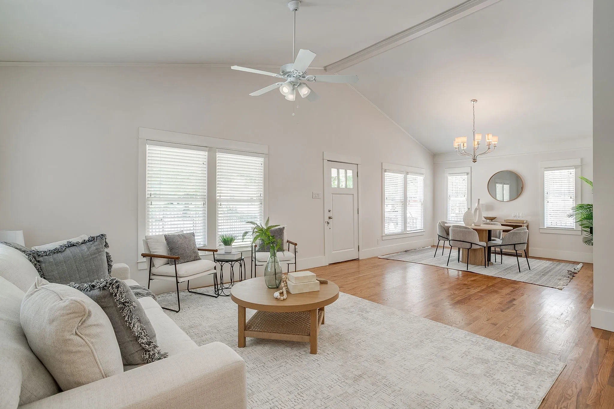 Single Family Residence For Sale in Tarrant County , 2700 College Avenue, Fort Worth, Texas 76110, 3 Bedroom, 2 Bathroom, 1 Garage spaces, 1,697 Sqft, built in 1924, mls#21342792, Real Estate Agent in Fort Worth, Homes For Sale in Tarrant county, Homes For Sale in Fort Worth, Realtor in Fort Worth Texas, Real Estate Brokerage Independent Realty Texas, Luminita Cordes Realtor