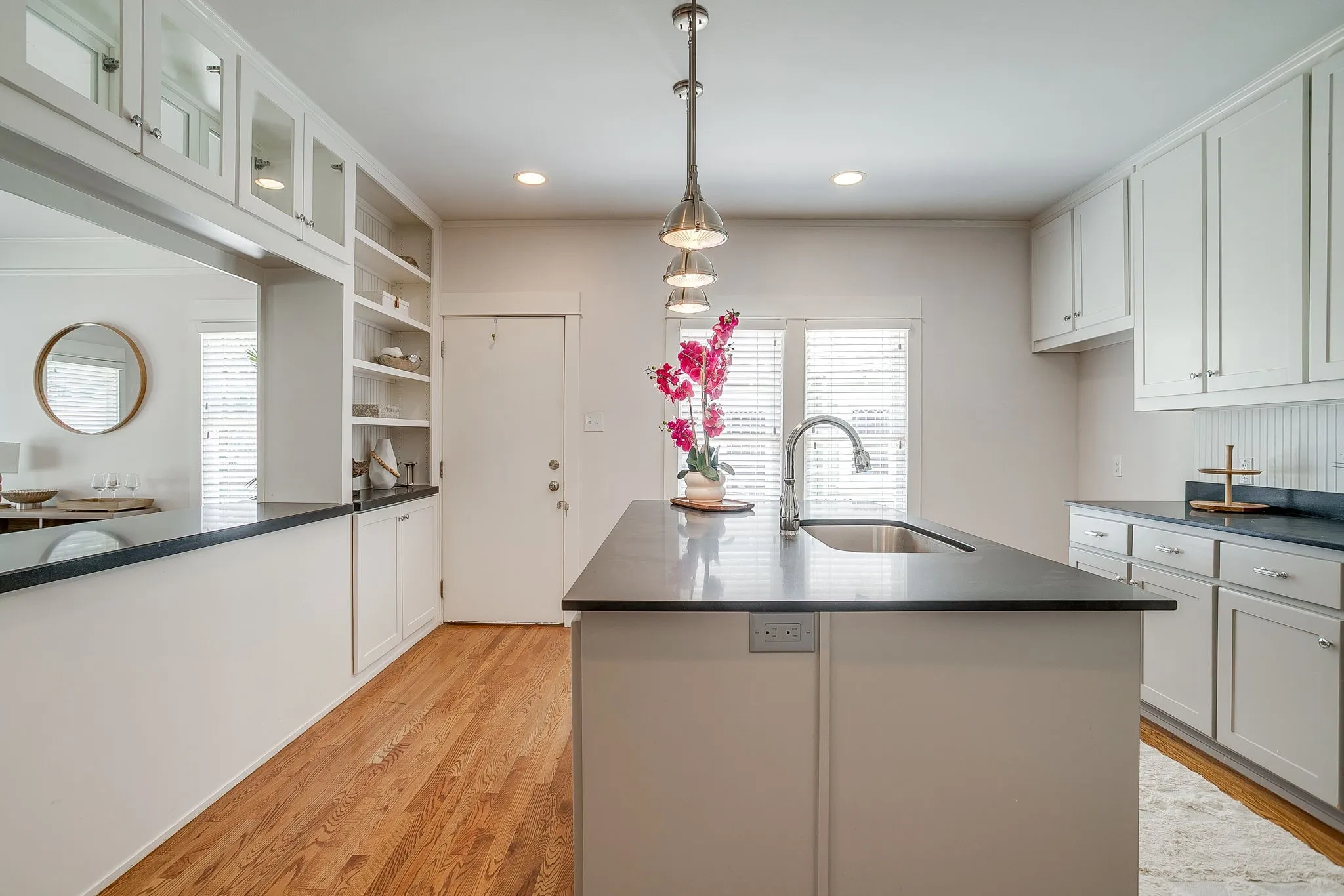 Single Family Residence For Sale in Tarrant County , 2700 College Avenue, Fort Worth, Texas 76110, 3 Bedroom, 2 Bathroom, 1 Garage spaces, 1,697 Sqft, built in 1924, mls#21342792, Real Estate Agent in Fort Worth, Homes For Sale in Tarrant county, Homes For Sale in Fort Worth, Realtor in Fort Worth Texas, Real Estate Brokerage Independent Realty Texas, Luminita Cordes Realtor