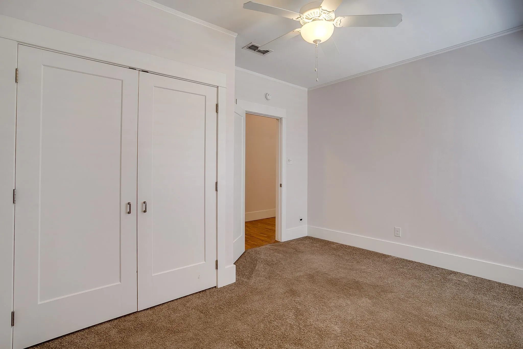 Single Family Residence For Sale in Tarrant County , 2700 College Avenue, Fort Worth, Texas 76110, 3 Bedroom, 2 Bathroom, 1 Garage spaces, 1,697 Sqft, built in 1924, mls#21342792, Real Estate Agent in Fort Worth, Homes For Sale in Tarrant county, Homes For Sale in Fort Worth, Realtor in Fort Worth Texas, Real Estate Brokerage Independent Realty Texas, Luminita Cordes Realtor