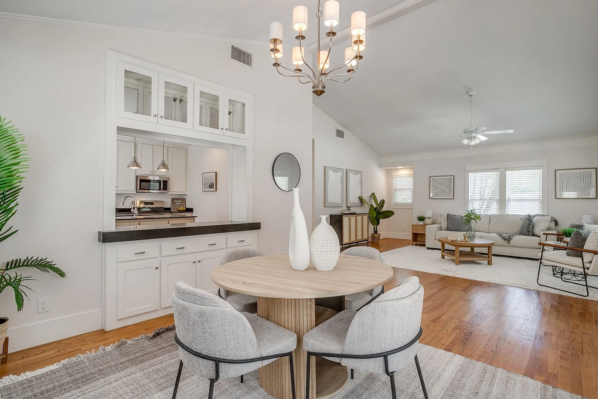 Single Family Residence For Sale in Tarrant County , 2700 College Avenue, Fort Worth, Texas 76110, 3 Bedroom, 2 Bathroom, 1 Garage spaces, 1,697 Sqft, built in 1924, mls#21342792, Real Estate Agent in Fort Worth, Homes For Sale in Tarrant county, Homes For Sale in Fort Worth, Realtor in Fort Worth Texas, Real Estate Brokerage Independent Realty Texas, Luminita Cordes Realtor