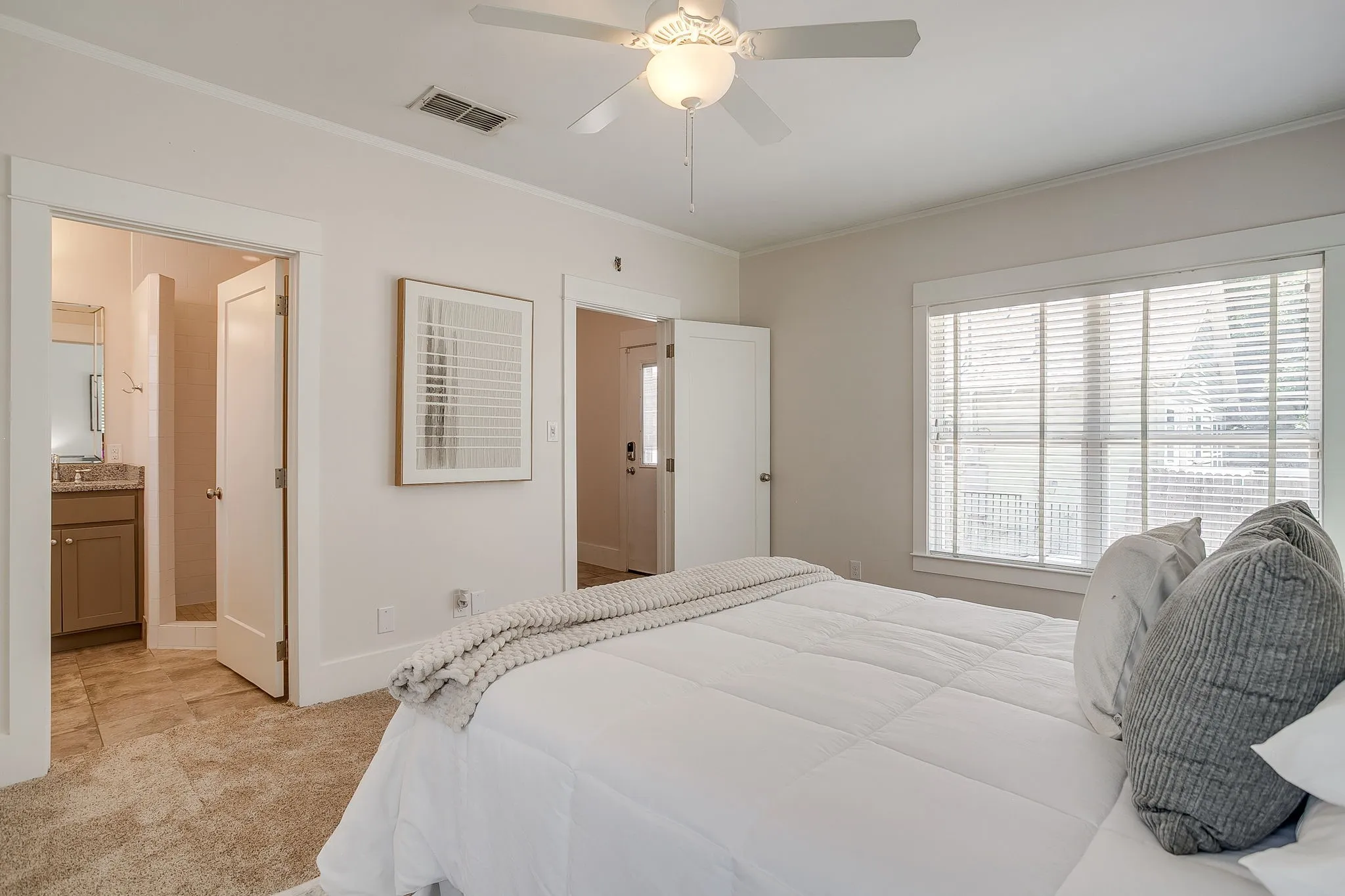 Single Family Residence For Sale in Tarrant County , 2700 College Avenue, Fort Worth, Texas 76110, 3 Bedroom, 2 Bathroom, 1 Garage spaces, 1,697 Sqft, built in 1924, mls#21342792, Real Estate Agent in Fort Worth, Homes For Sale in Tarrant county, Homes For Sale in Fort Worth, Realtor in Fort Worth Texas, Real Estate Brokerage Independent Realty Texas, Luminita Cordes Realtor