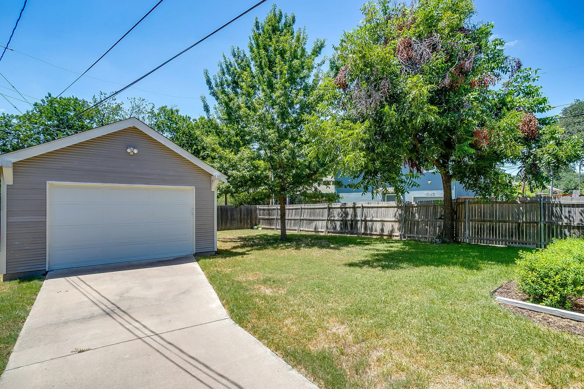 Single Family Residence For Sale in Tarrant County , 2700 College Avenue, Fort Worth, Texas 76110, 3 Bedroom, 2 Bathroom, 1 Garage spaces, 1,697 Sqft, built in 1924, mls#21342792, Real Estate Agent in Fort Worth, Homes For Sale in Tarrant county, Homes For Sale in Fort Worth, Realtor in Fort Worth Texas, Real Estate Brokerage Independent Realty Texas, Luminita Cordes Realtor