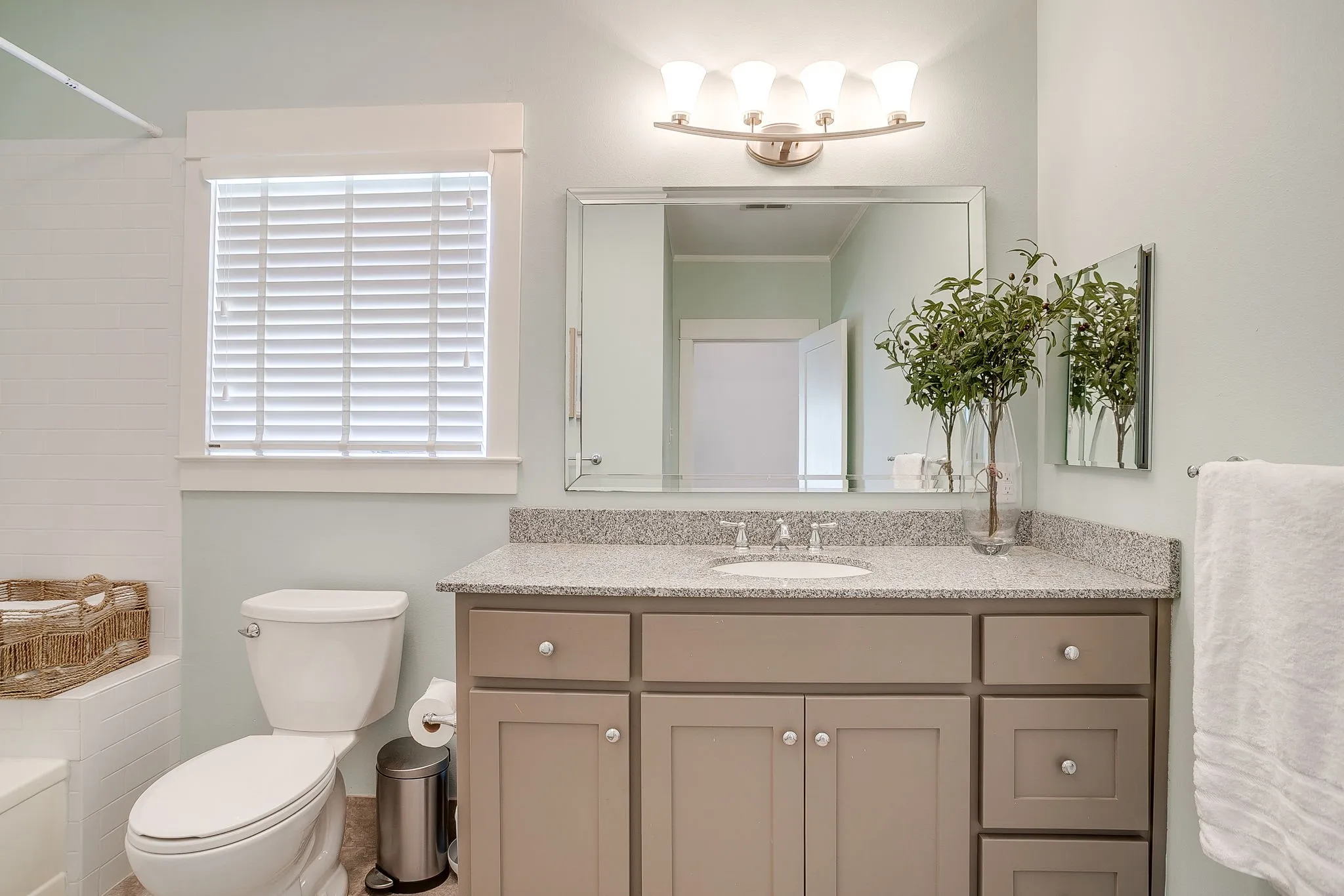 Single Family Residence For Sale in Tarrant County , 2700 College Avenue, Fort Worth, Texas 76110, 3 Bedroom, 2 Bathroom, 1 Garage spaces, 1,697 Sqft, built in 1924, mls#21342792, Real Estate Agent in Fort Worth, Homes For Sale in Tarrant county, Homes For Sale in Fort Worth, Realtor in Fort Worth Texas, Real Estate Brokerage Independent Realty Texas, Luminita Cordes Realtor