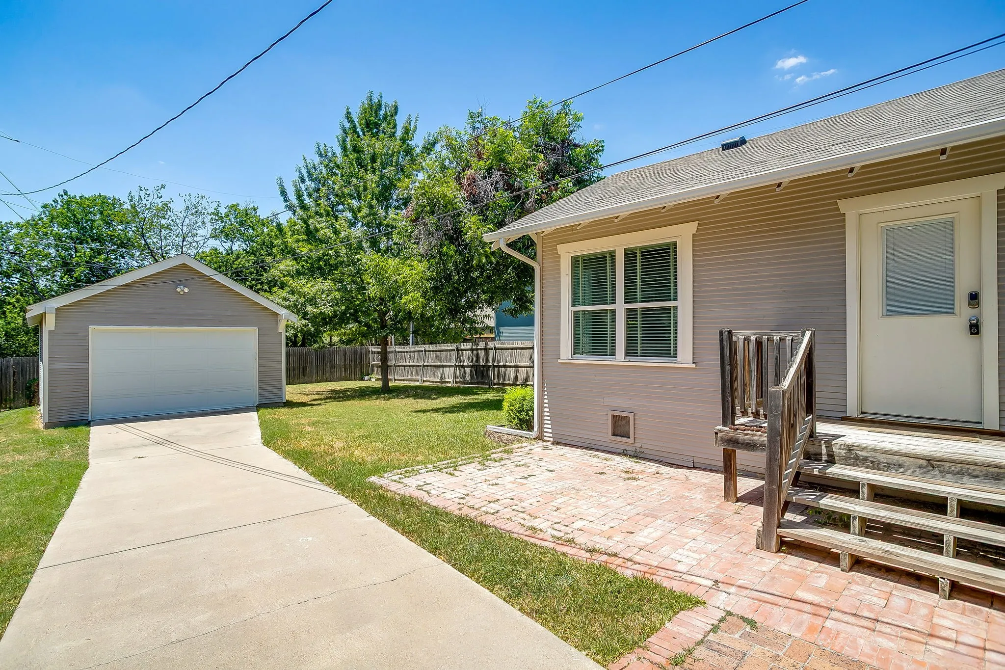 Single Family Residence For Sale in Tarrant County , 2700 College Avenue, Fort Worth, Texas 76110, 3 Bedroom, 2 Bathroom, 1 Garage spaces, 1,697 Sqft, built in 1924, mls#21342792, Real Estate Agent in Fort Worth, Homes For Sale in Tarrant county, Homes For Sale in Fort Worth, Realtor in Fort Worth Texas, Real Estate Brokerage Independent Realty Texas, Luminita Cordes Realtor