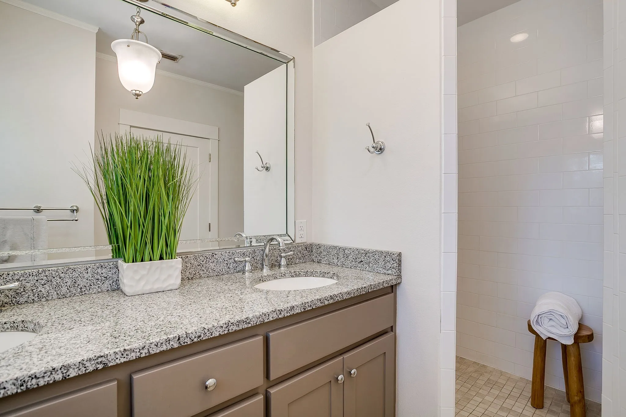 Single Family Residence For Sale in Tarrant County , 2700 College Avenue, Fort Worth, Texas 76110, 3 Bedroom, 2 Bathroom, 1 Garage spaces, 1,697 Sqft, built in 1924, mls#21342792, Real Estate Agent in Fort Worth, Homes For Sale in Tarrant county, Homes For Sale in Fort Worth, Realtor in Fort Worth Texas, Real Estate Brokerage Independent Realty Texas, Luminita Cordes Realtor
