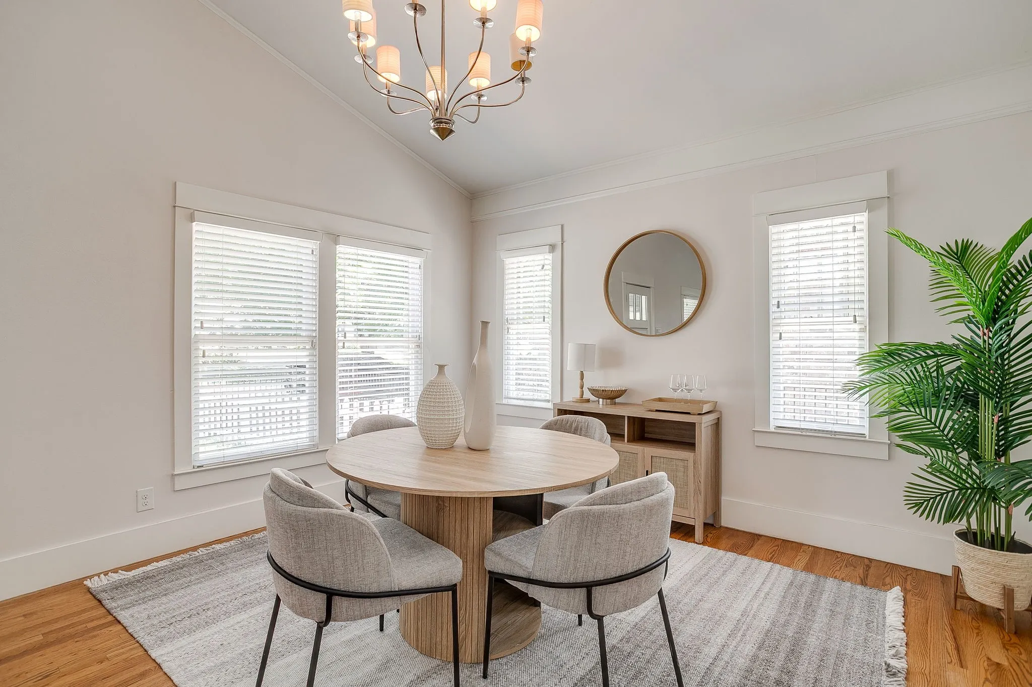 Single Family Residence For Sale in Tarrant County , 2700 College Avenue, Fort Worth, Texas 76110, 3 Bedroom, 2 Bathroom, 1 Garage spaces, 1,697 Sqft, built in 1924, mls#21342792, Real Estate Agent in Fort Worth, Homes For Sale in Tarrant county, Homes For Sale in Fort Worth, Realtor in Fort Worth Texas, Real Estate Brokerage Independent Realty Texas, Luminita Cordes Realtor