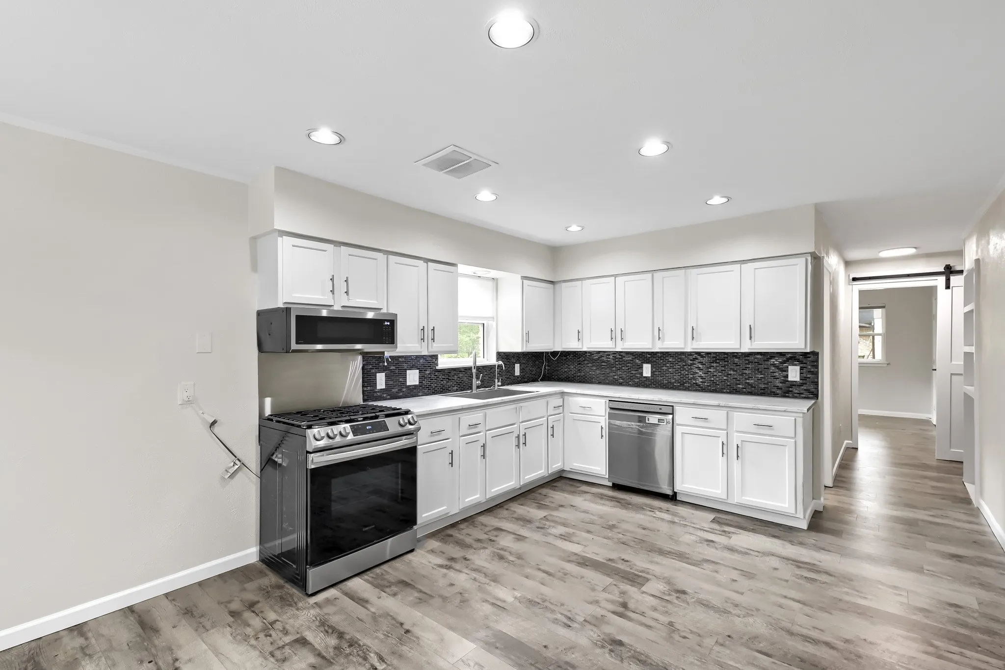 Single Family Residence For Sale in Tarrant County , 4812 Grove Street, North Richland Hills, Texas 76180, 3 Bedroom, 2 Bathroom, 2 Garage spaces, 2,024 Sqft, built in 1959, mls#21339797, Real Estate Agent in North Richland Hills, Homes For Sale in Tarrant county, Homes For Sale in North Richland Hills, Realtor in North Richland Hills Texas, Real Estate Brokerage Independent Realty Texas, Luminita Cordes Realtor