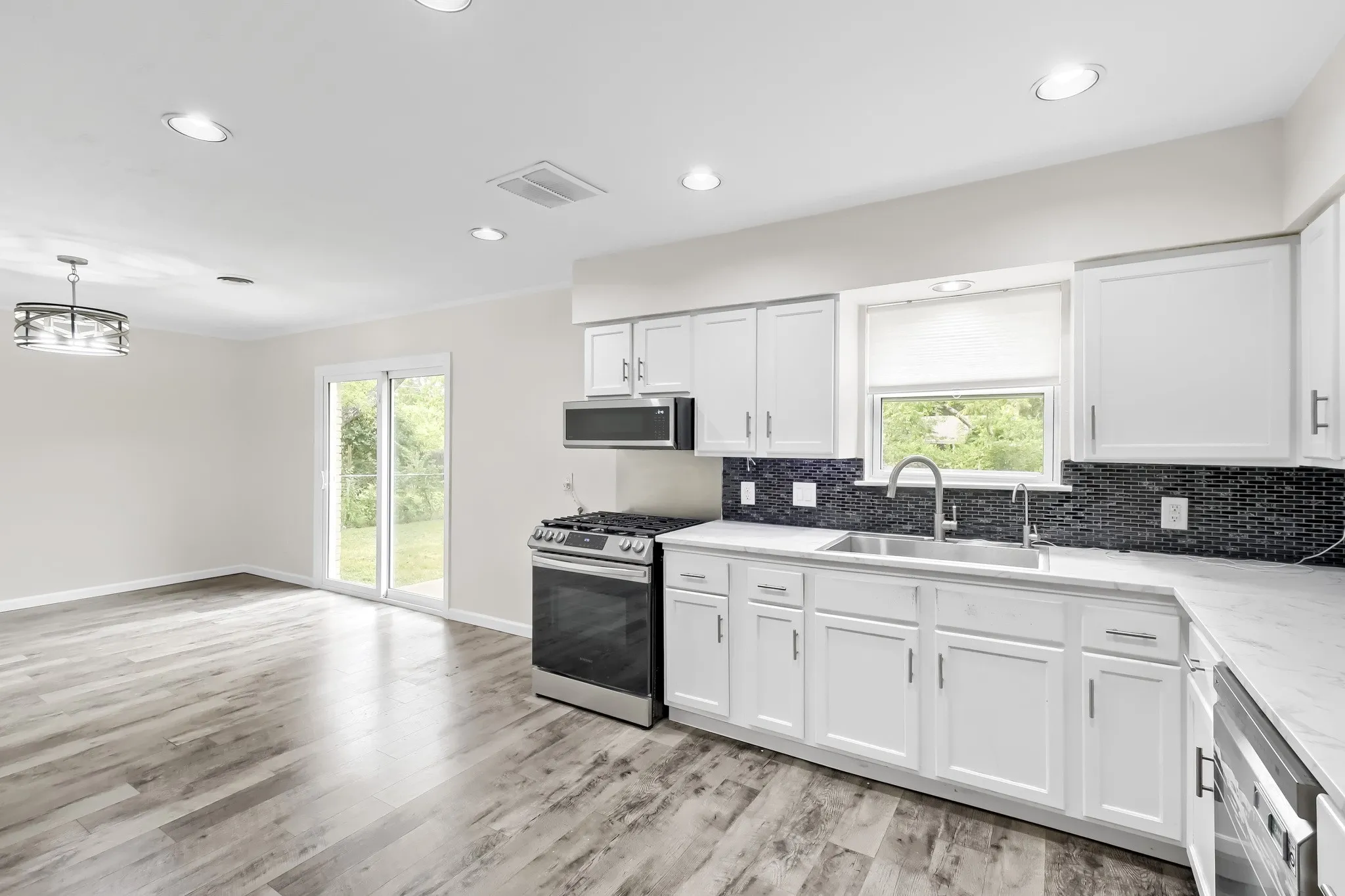 Single Family Residence For Sale in Tarrant County , 4812 Grove Street, North Richland Hills, Texas 76180, 3 Bedroom, 2 Bathroom, 2 Garage spaces, 2,024 Sqft, built in 1959, mls#21339797, Real Estate Agent in North Richland Hills, Homes For Sale in Tarrant county, Homes For Sale in North Richland Hills, Realtor in North Richland Hills Texas, Real Estate Brokerage Independent Realty Texas, Luminita Cordes Realtor