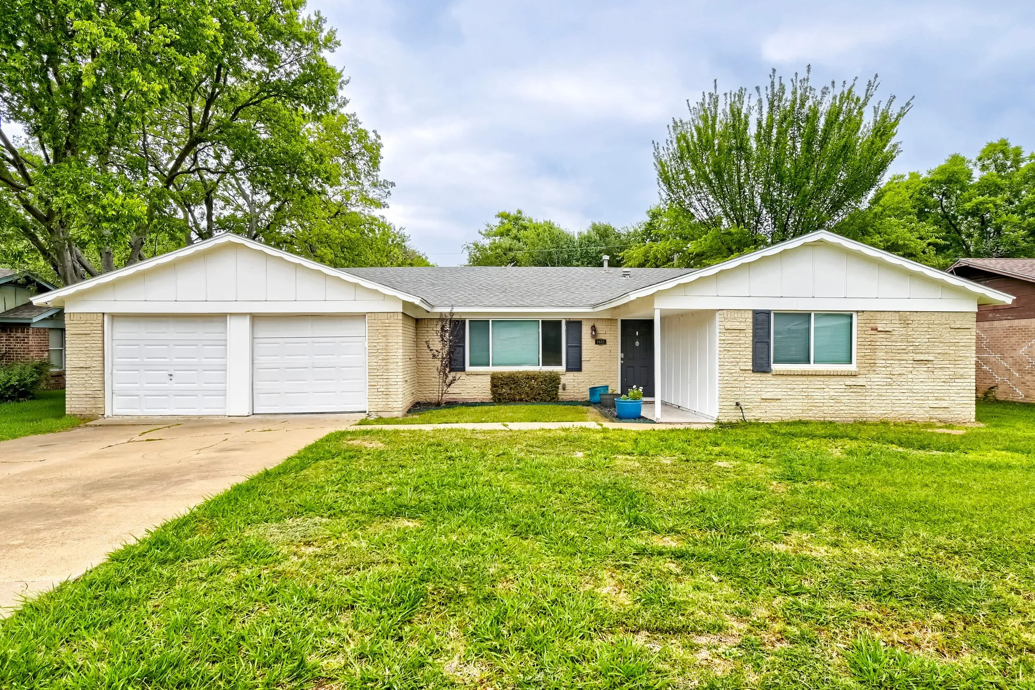 Single Family Residence For Sale in Tarrant County , 4812 Grove Street, North Richland Hills, Texas 76180, 3 Bedroom, 2 Bathroom, 2 Garage spaces, 2,024 Sqft, built in 1959, mls#21339797, Real Estate Agent in North Richland Hills, Homes For Sale in Tarrant county, Homes For Sale in North Richland Hills, Realtor in North Richland Hills Texas, Real Estate Brokerage Independent Realty Texas, Luminita Cordes Realtor