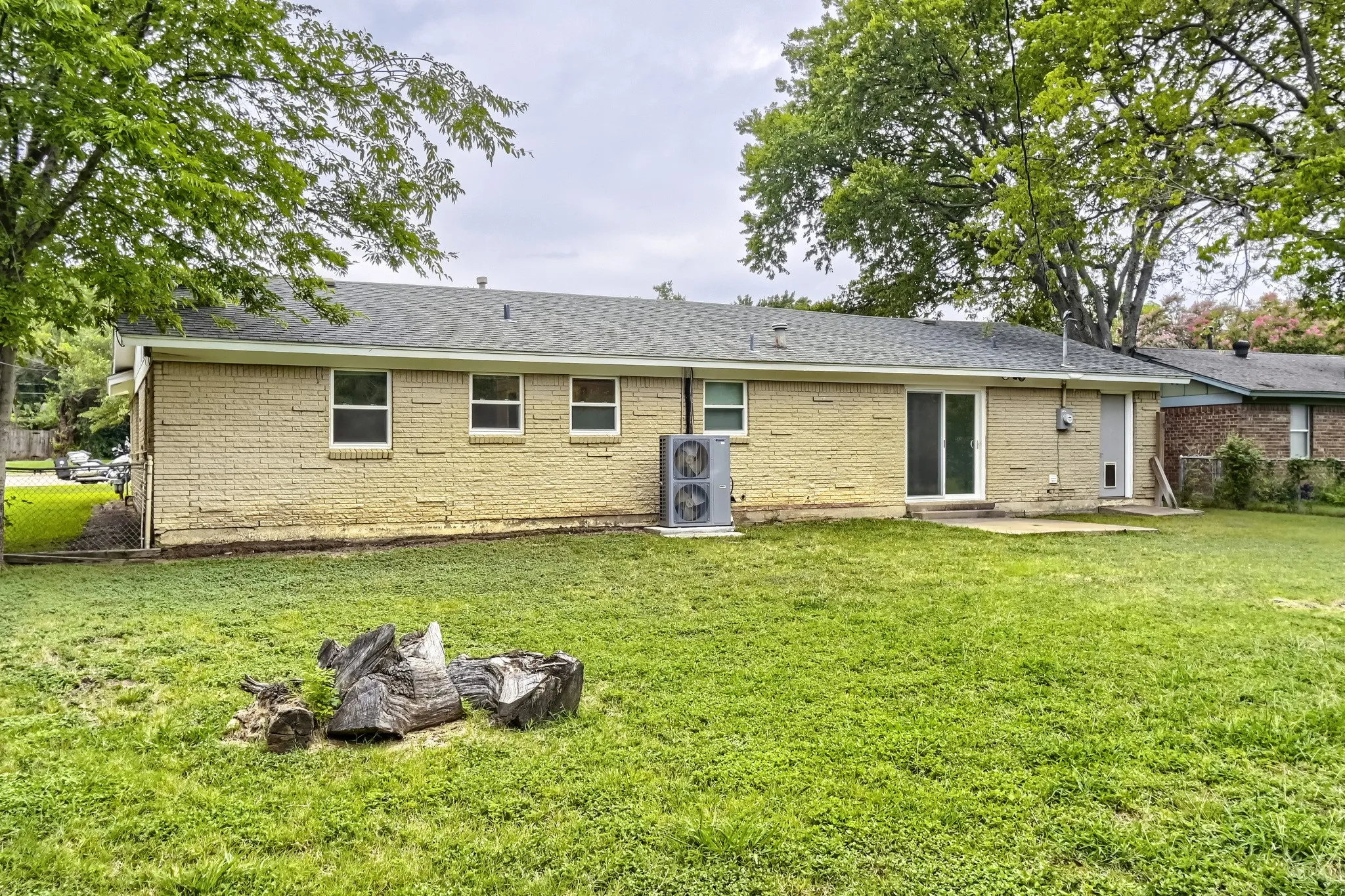 Single Family Residence For Sale in Tarrant County , 4812 Grove Street, North Richland Hills, Texas 76180, 3 Bedroom, 2 Bathroom, 2 Garage spaces, 2,024 Sqft, built in 1959, mls#21339797, Real Estate Agent in North Richland Hills, Homes For Sale in Tarrant county, Homes For Sale in North Richland Hills, Realtor in North Richland Hills Texas, Real Estate Brokerage Independent Realty Texas, Luminita Cordes Realtor