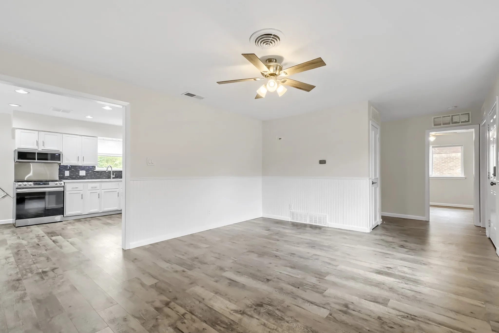 Single Family Residence For Sale in Tarrant County , 4812 Grove Street, North Richland Hills, Texas 76180, 3 Bedroom, 2 Bathroom, 2 Garage spaces, 2,024 Sqft, built in 1959, mls#21339797, Real Estate Agent in North Richland Hills, Homes For Sale in Tarrant county, Homes For Sale in North Richland Hills, Realtor in North Richland Hills Texas, Real Estate Brokerage Independent Realty Texas, Luminita Cordes Realtor