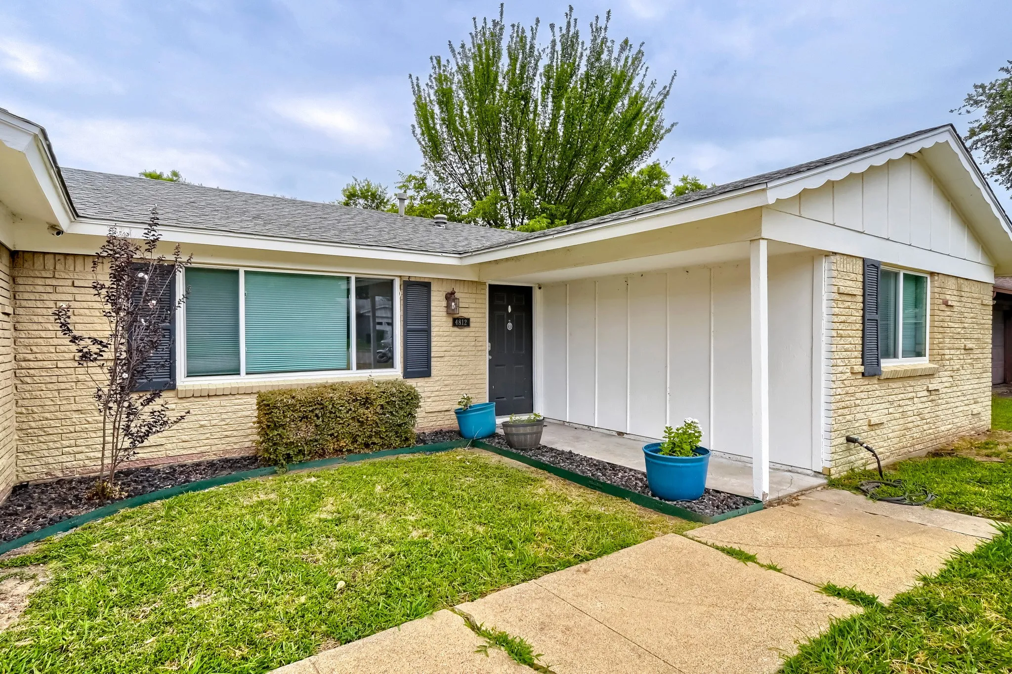 Single Family Residence For Sale in Tarrant County , 4812 Grove Street, North Richland Hills, Texas 76180, 3 Bedroom, 2 Bathroom, 2 Garage spaces, 2,024 Sqft, built in 1959, mls#21339797, Real Estate Agent in North Richland Hills, Homes For Sale in Tarrant county, Homes For Sale in North Richland Hills, Realtor in North Richland Hills Texas, Real Estate Brokerage Independent Realty Texas, Luminita Cordes Realtor