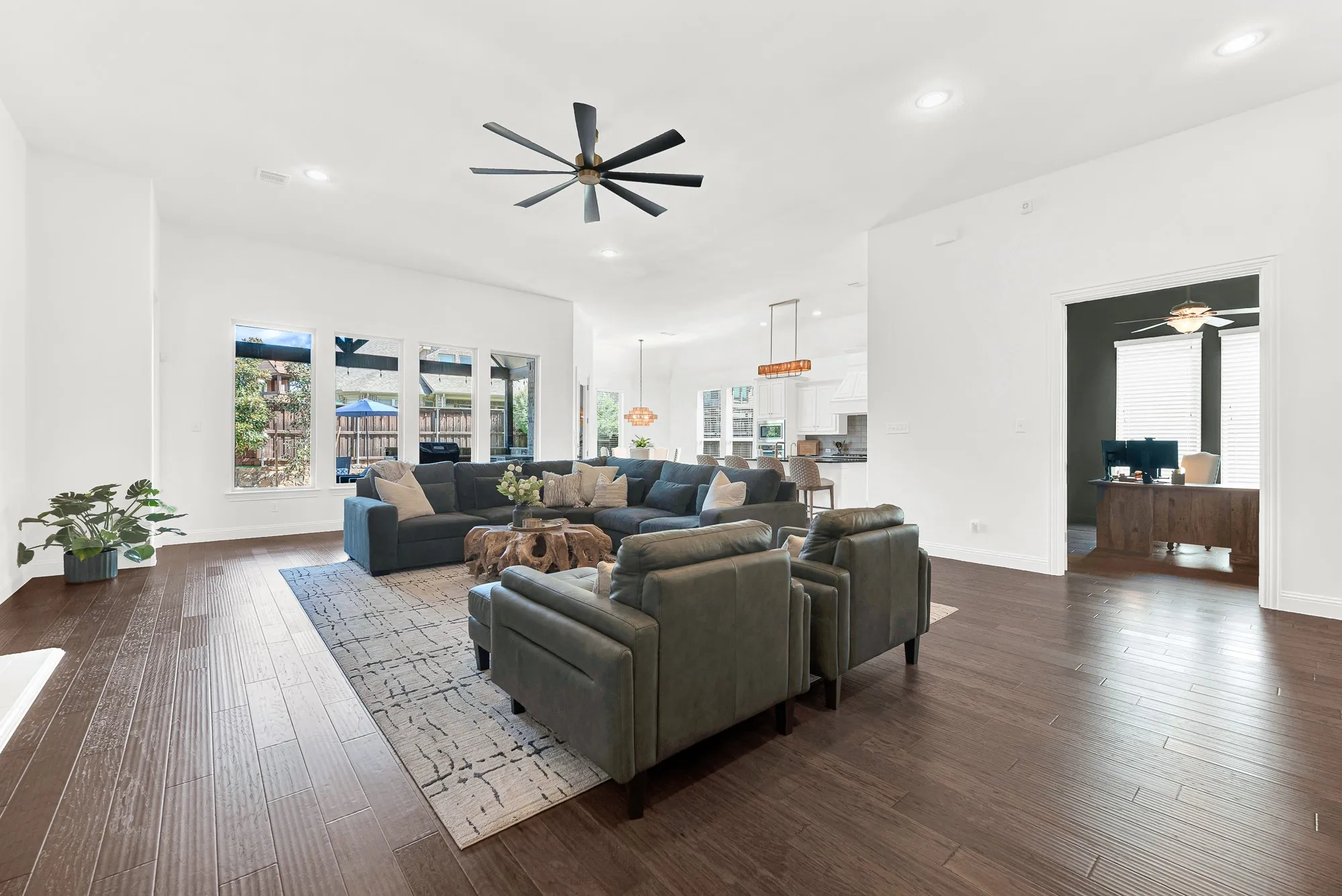 Single Family Residence For Sale in Collin County , 7309 River Park Drive, Mc Kinney, Texas 75071, 4 Bedroom, 3 Bathroom, 3 Garage spaces, 3,283 Sqft, built in 2016, mls#21342913, Real Estate Agent in Mc Kinney, Homes For Sale in Collin county, Homes For Sale in Mc Kinney, Realtor in Mc Kinney Texas, Real Estate Brokerage Independent Realty Texas, Luminita Cordes Realtor