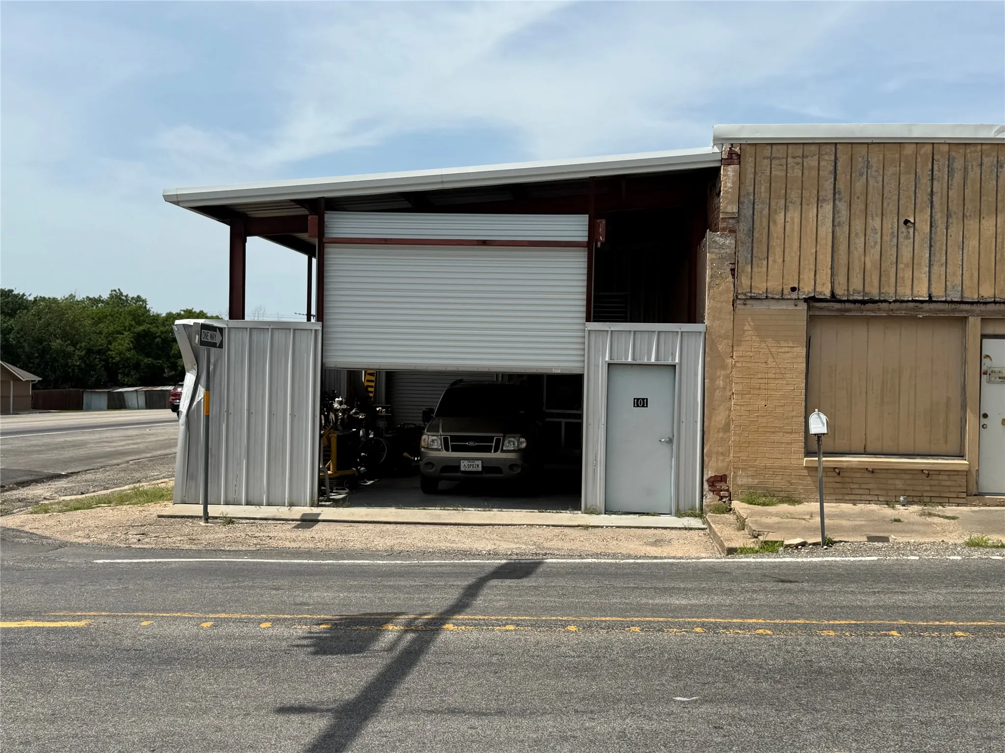 Warehouse For Sale in Mc Lennan County , 101 E Frederick Street E, Riesel, Texas 76682, 0, 0, Garage spaces, 0 Sqft, built in 2016, mls#21345047, Real Estate Agent in Riesel, Homes For Sale in Mc Lennan county, Homes For Sale in Riesel, Realtor in Riesel Texas, Real Estate Brokerage Independent Realty Texas, Luminita Cordes Realtor