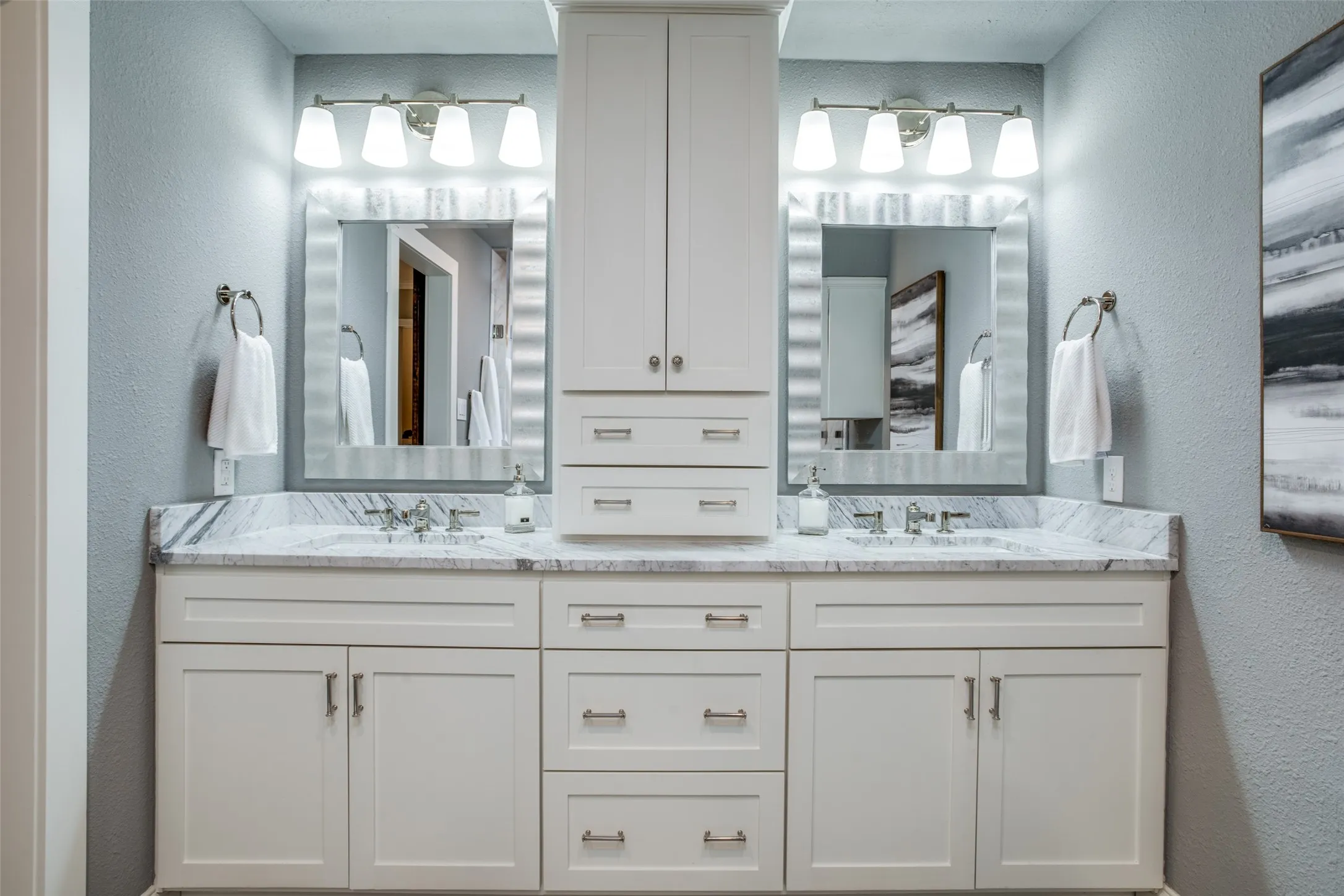 Single Family Residence For Sale in Henderson County , 150 Bayside Circle, Malakoff, Texas 75148, 4 Bedrooms, 3 Bathrooms, 2 Garage spaces, 1,920 Sqft, built in 1977, Price $895,000, mls#21342854, Real Estate Agent in Malakoff, Homes For Sale in Henderson county, Homes For Sale in Malakoff, Realtor in Malakoff Texas, Real Estate Brokerage Independent Realty Texas, Luminita Cordes Realtor