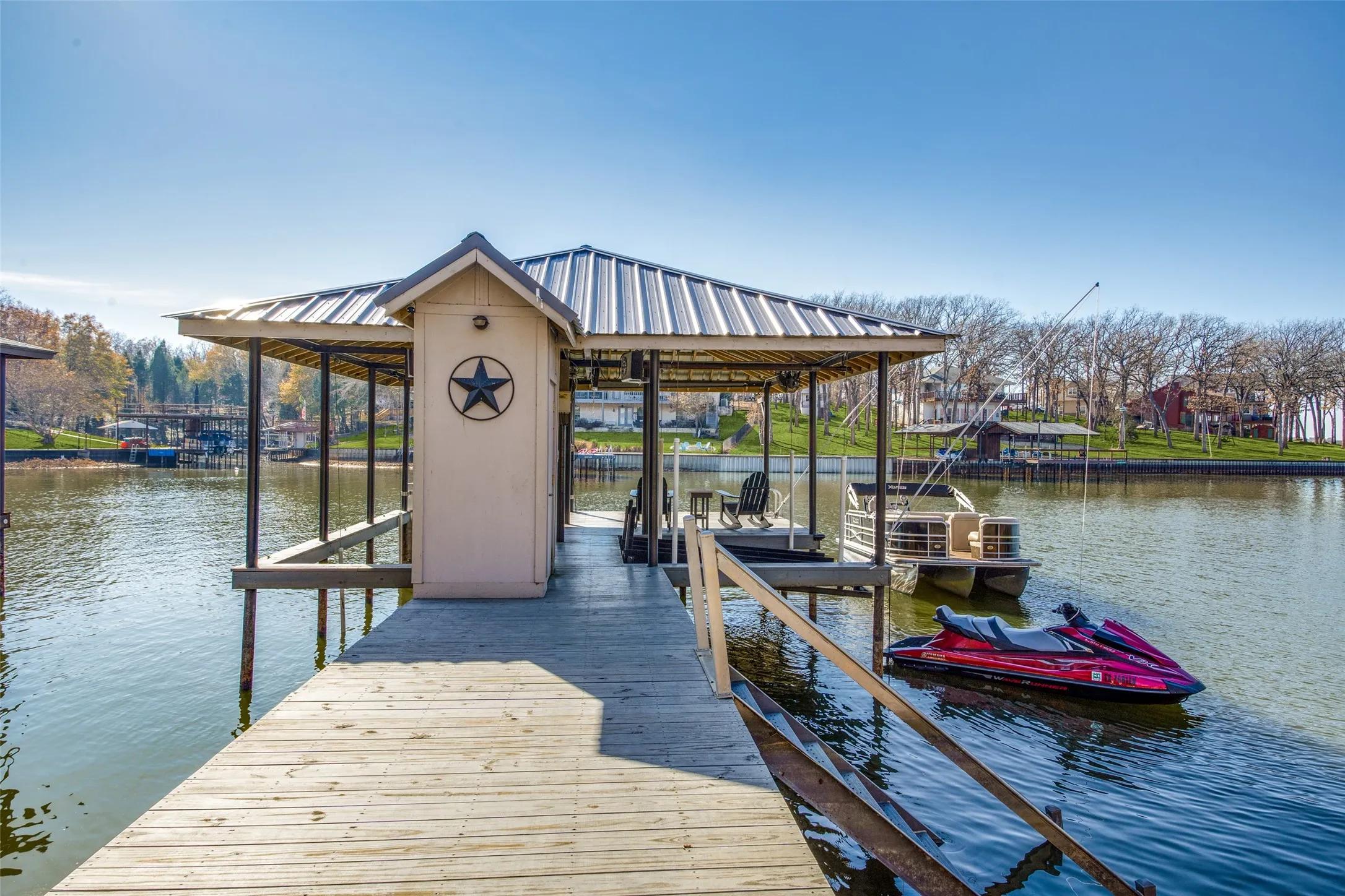 Single Family Residence For Sale in Henderson County , 150 Bayside Circle, Malakoff, Texas 75148, 4 Bedrooms, 3 Bathrooms, 2 Garage spaces, 1,920 Sqft, built in 1977, Price $895,000, mls#21342854, Real Estate Agent in Malakoff, Homes For Sale in Henderson county, Homes For Sale in Malakoff, Realtor in Malakoff Texas, Real Estate Brokerage Independent Realty Texas, Luminita Cordes Realtor