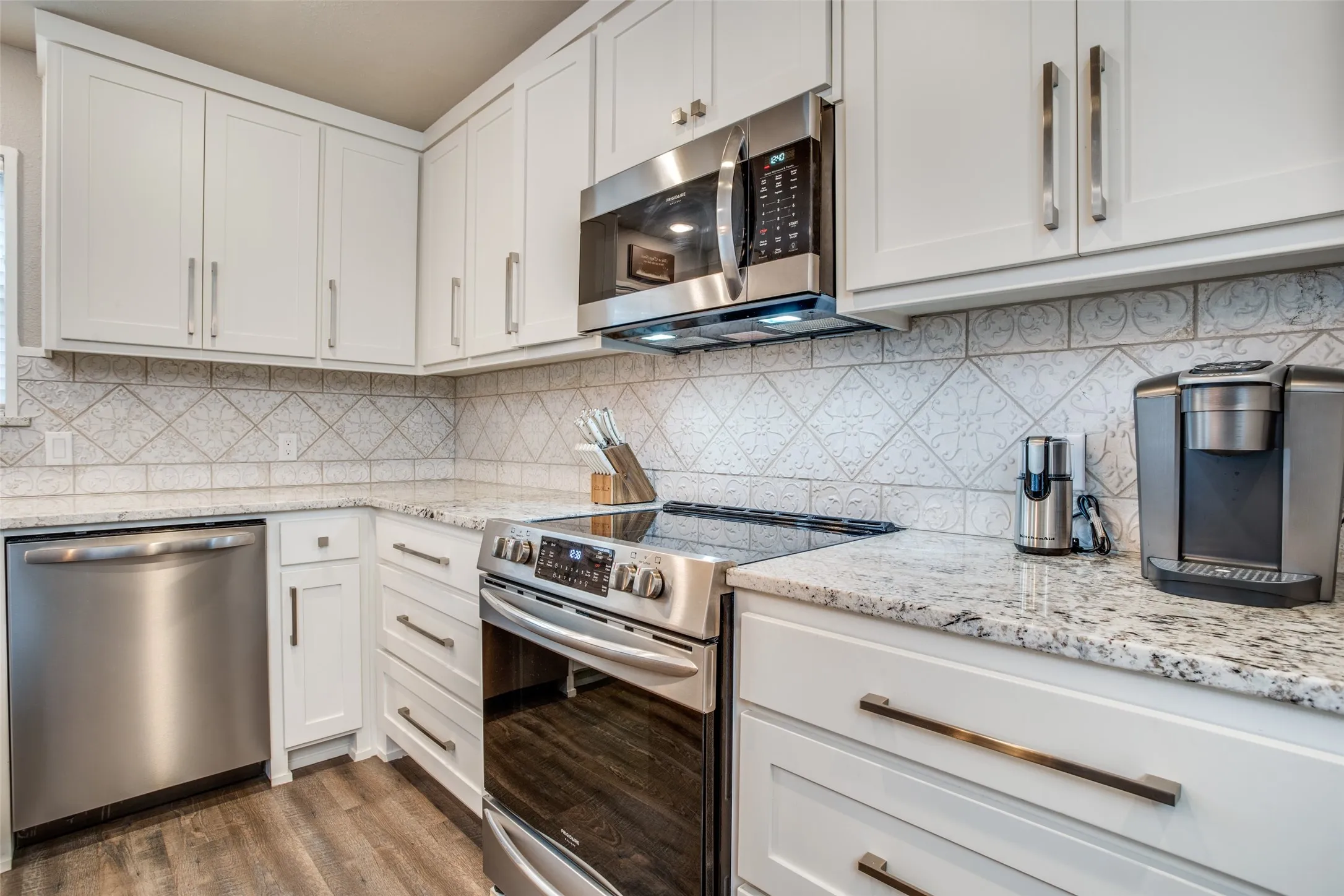 Single Family Residence For Sale in Henderson County , 150 Bayside Circle, Malakoff, Texas 75148, 4 Bedrooms, 3 Bathrooms, 2 Garage spaces, 1,920 Sqft, built in 1977, Price $895,000, mls#21342854, Real Estate Agent in Malakoff, Homes For Sale in Henderson county, Homes For Sale in Malakoff, Realtor in Malakoff Texas, Real Estate Brokerage Independent Realty Texas, Luminita Cordes Realtor
